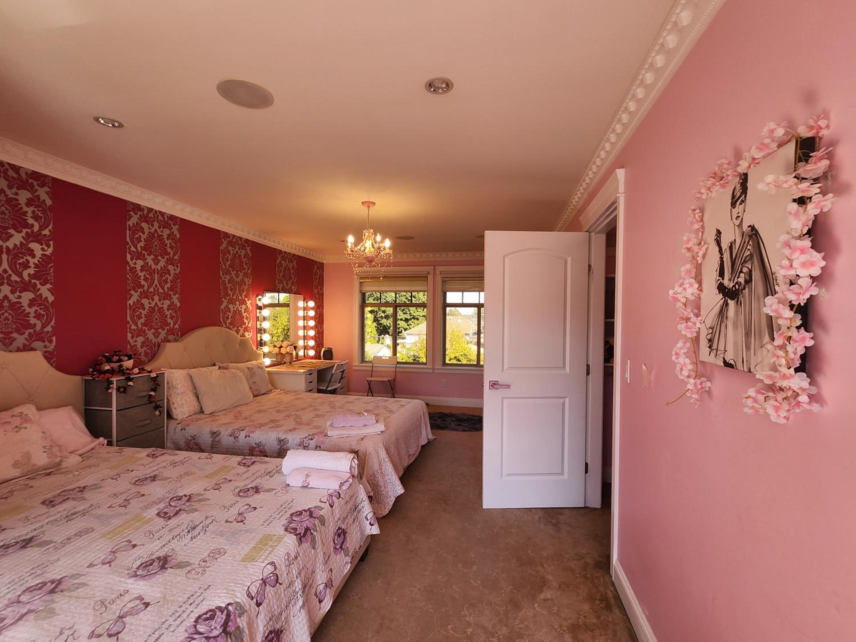 Deluxe Queen Suite