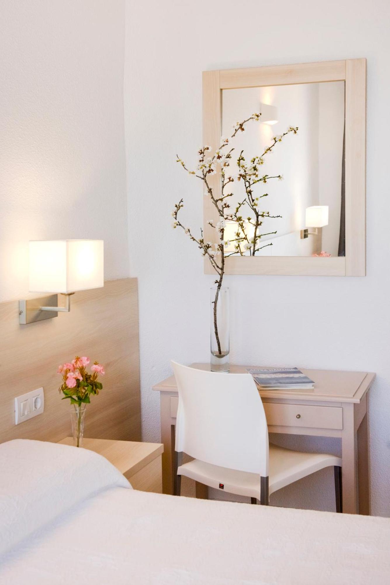 Twin Room with City View photo 2