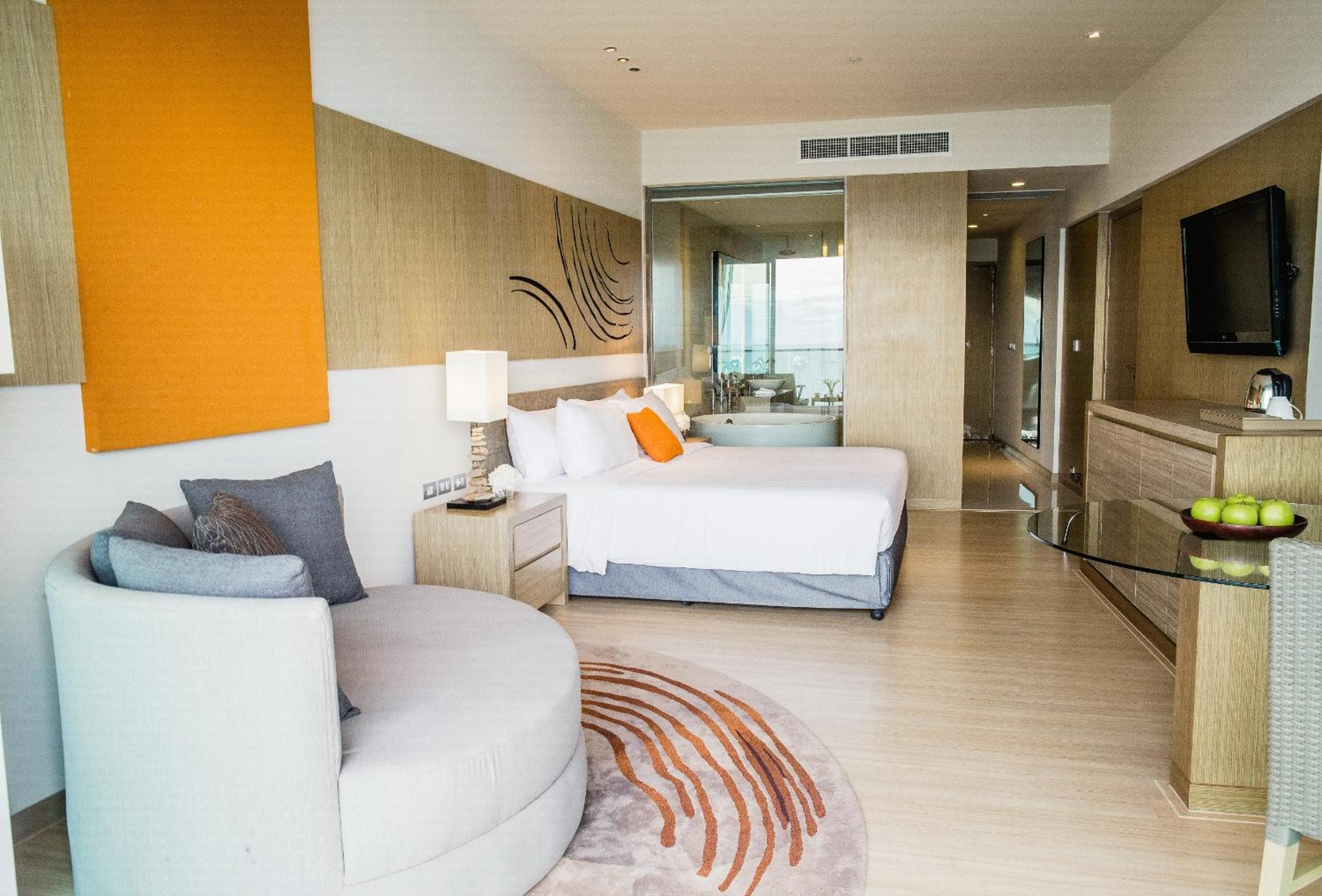 Premium King Room with Sea View - Photo 5