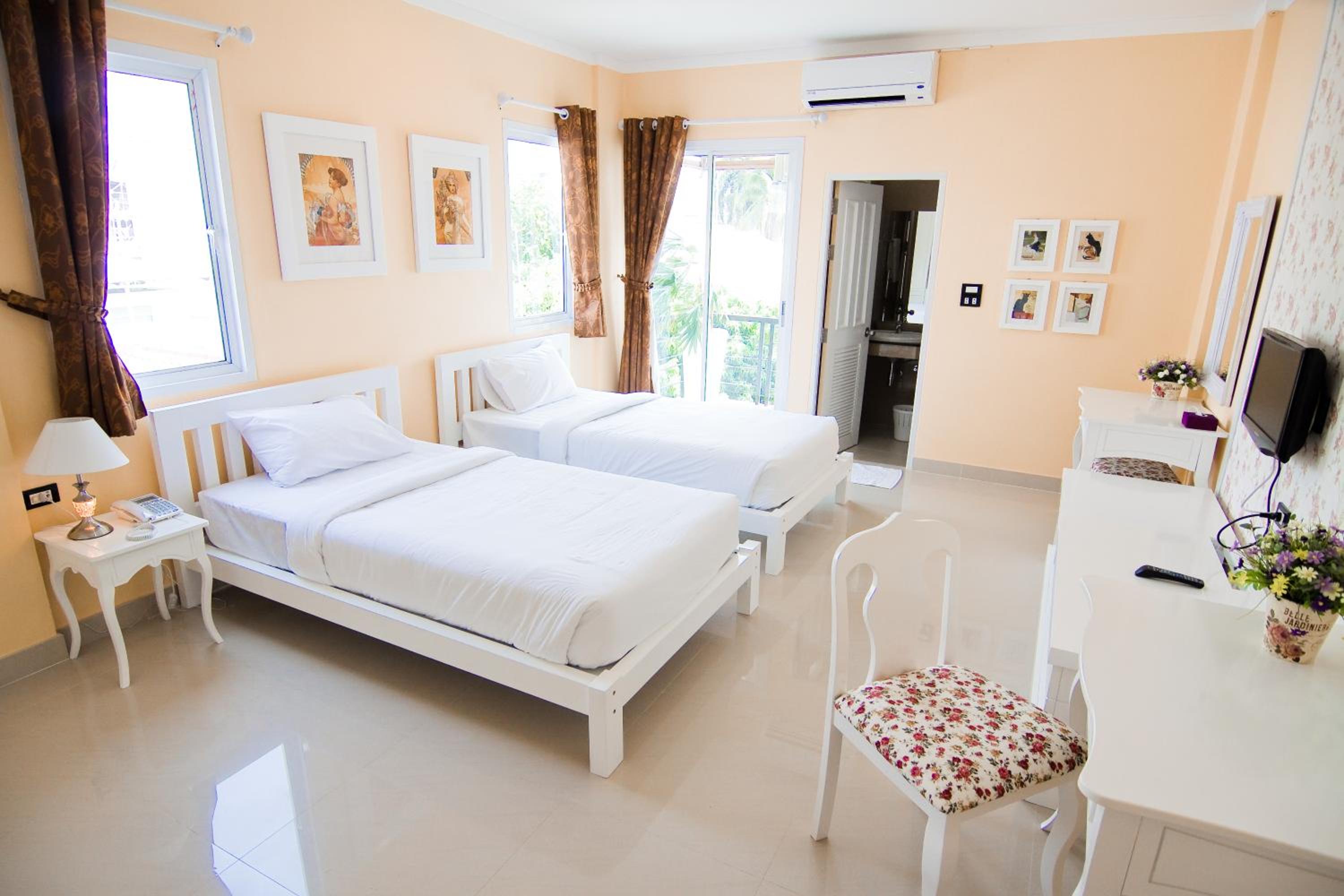 Standard Twin Room photo 2