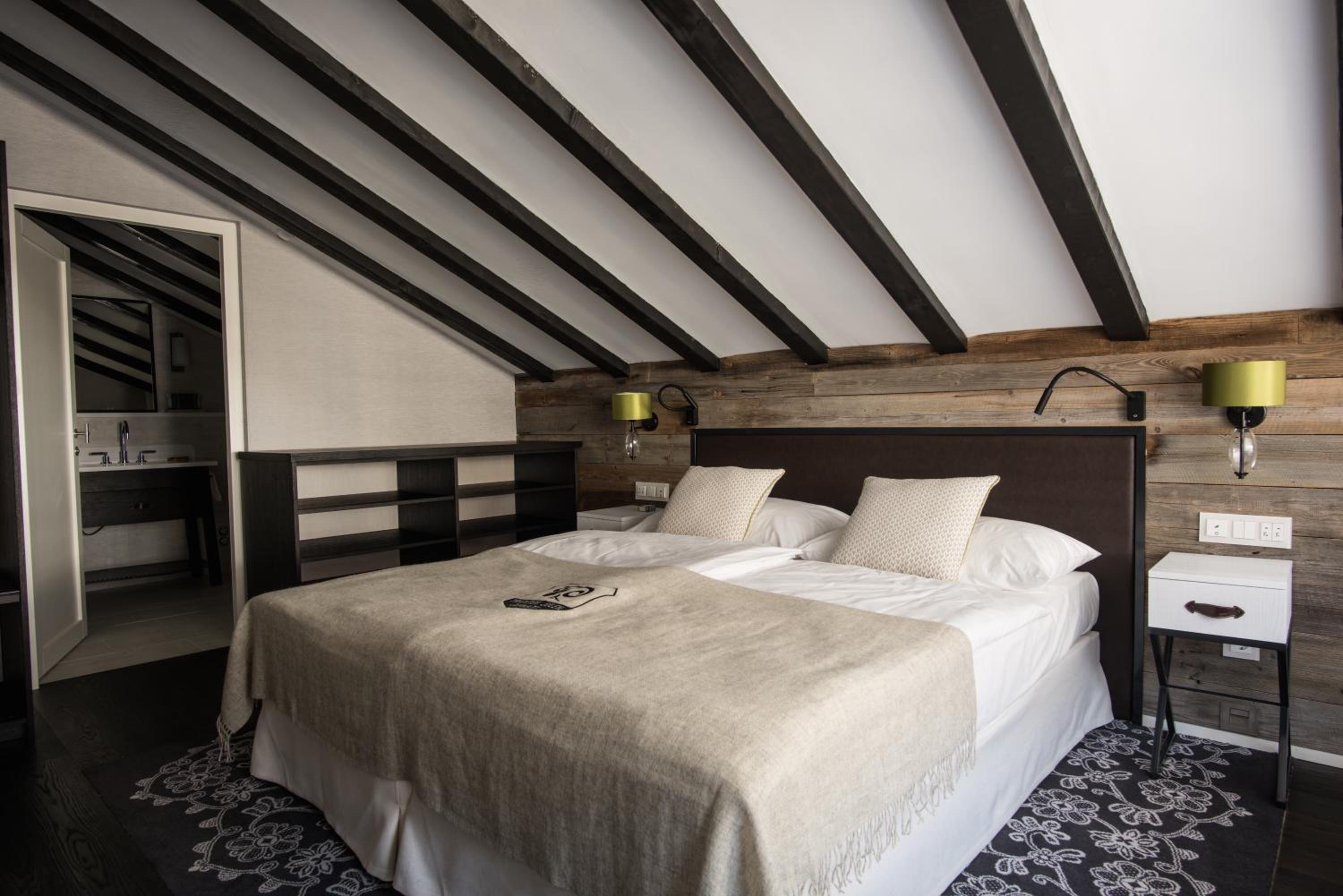 Penthouse Deluxe Suite - Photo 1