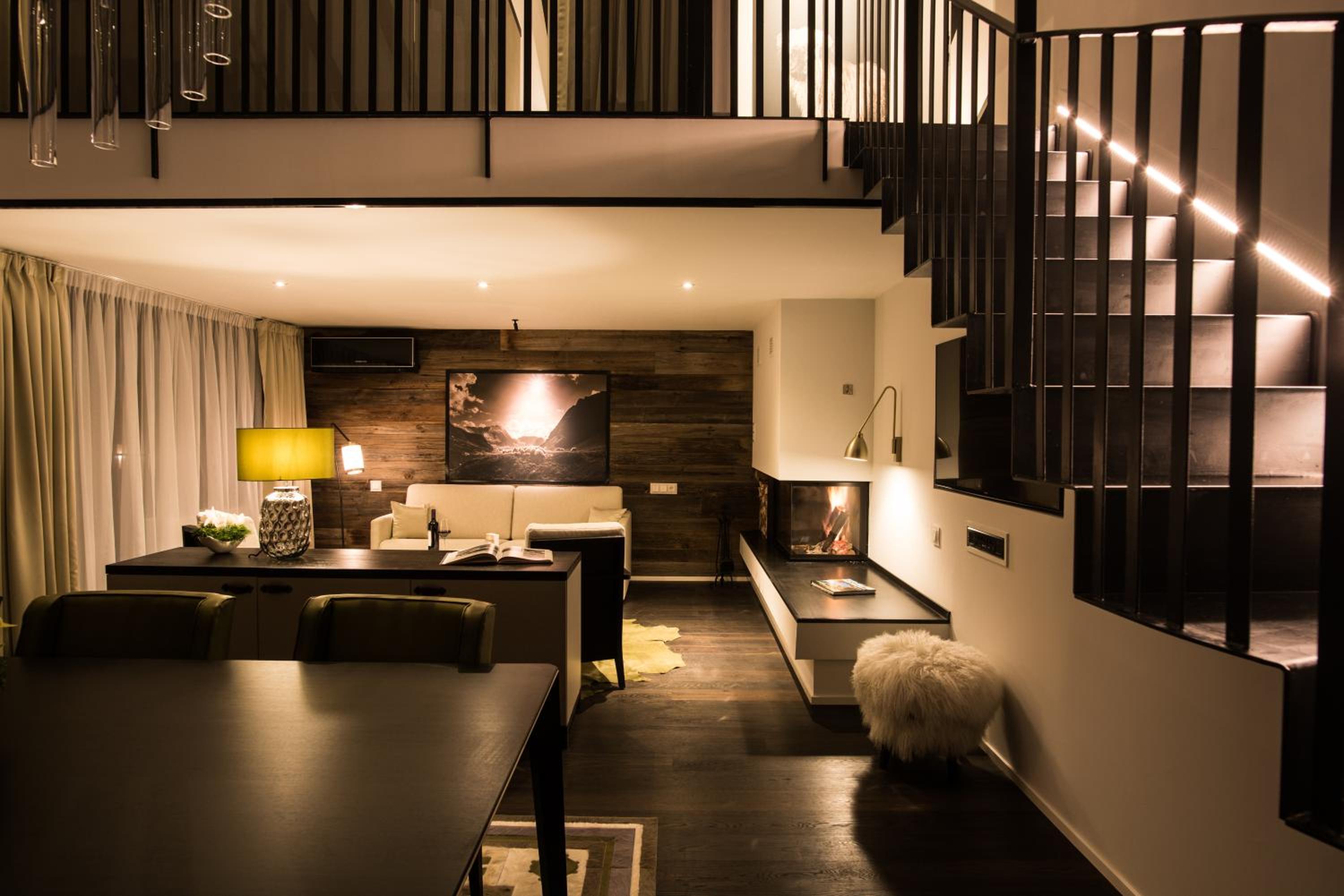 Penthouse Deluxe Suite - Photo 2