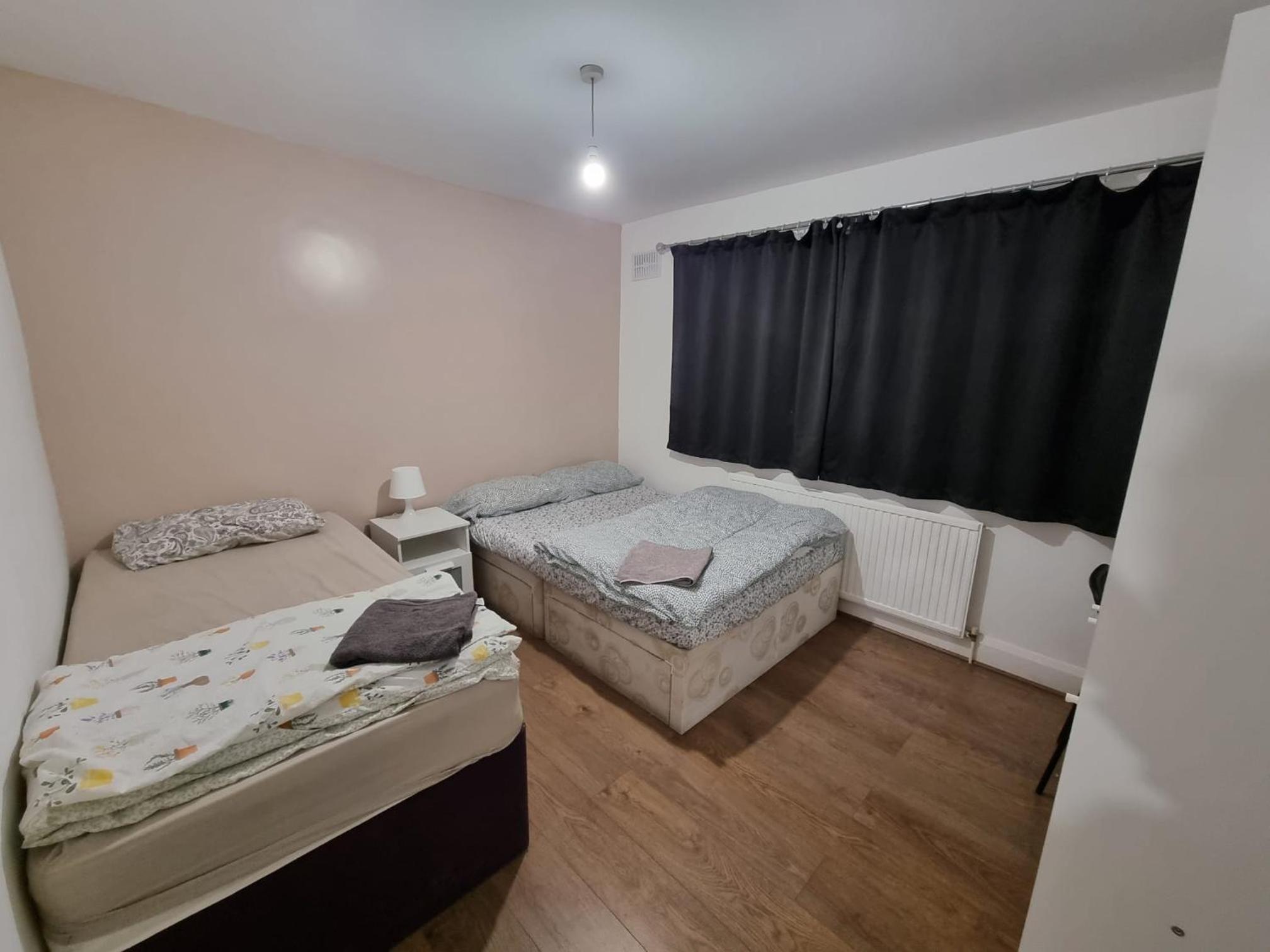Five-Bedroom House photo 3