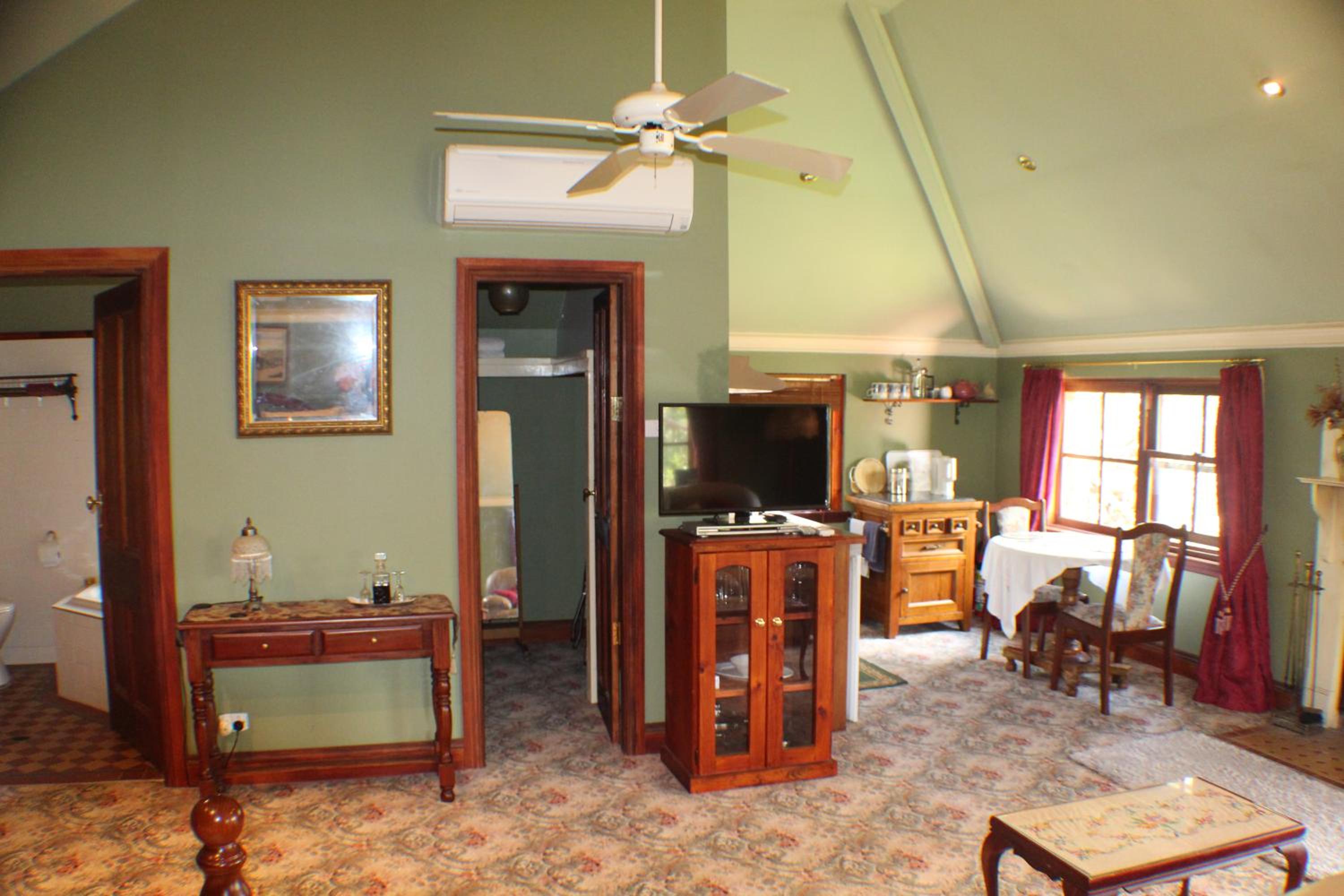 Suite With Mountain View photo 3