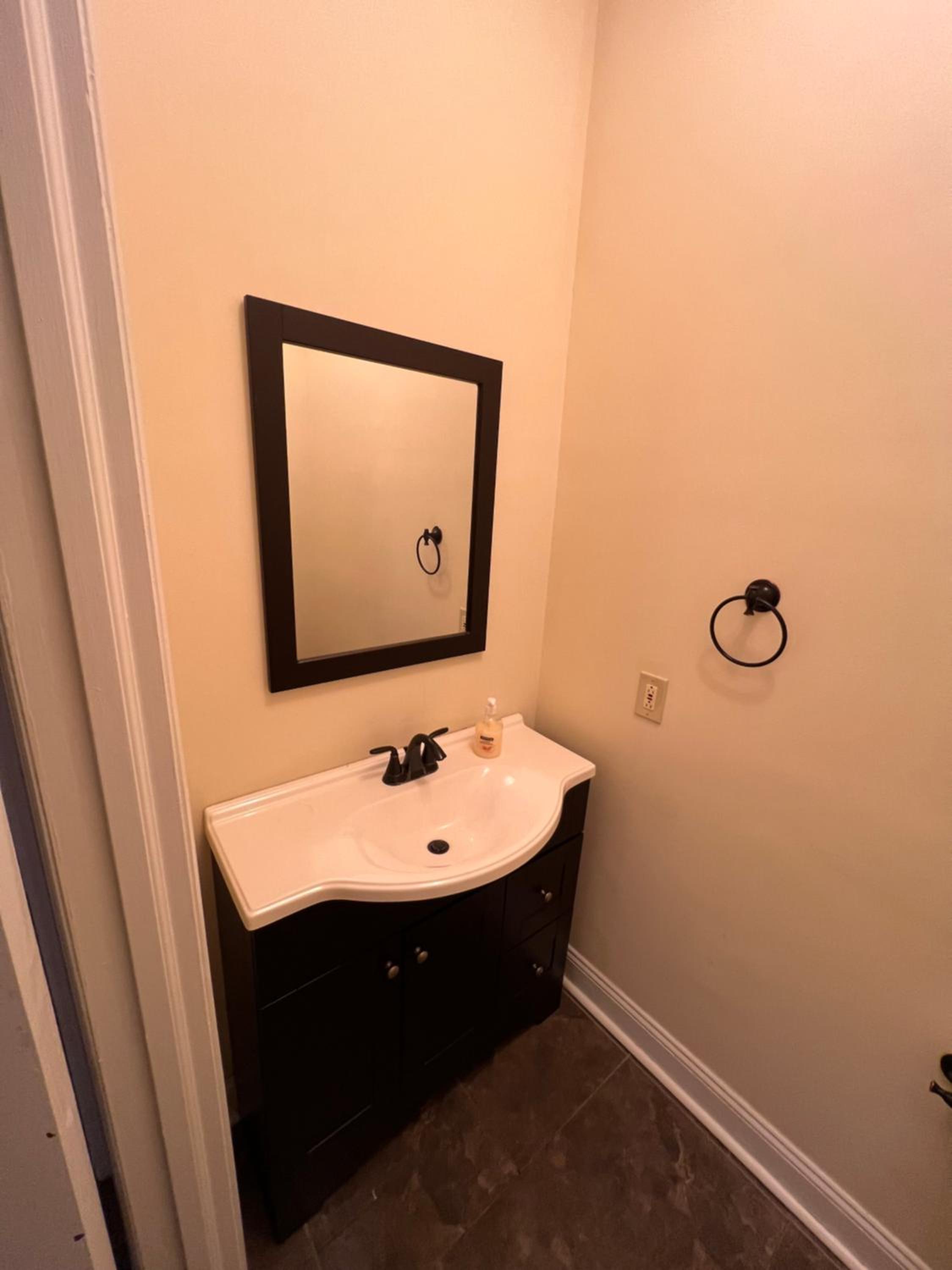 Five-Bedroom House photo 3