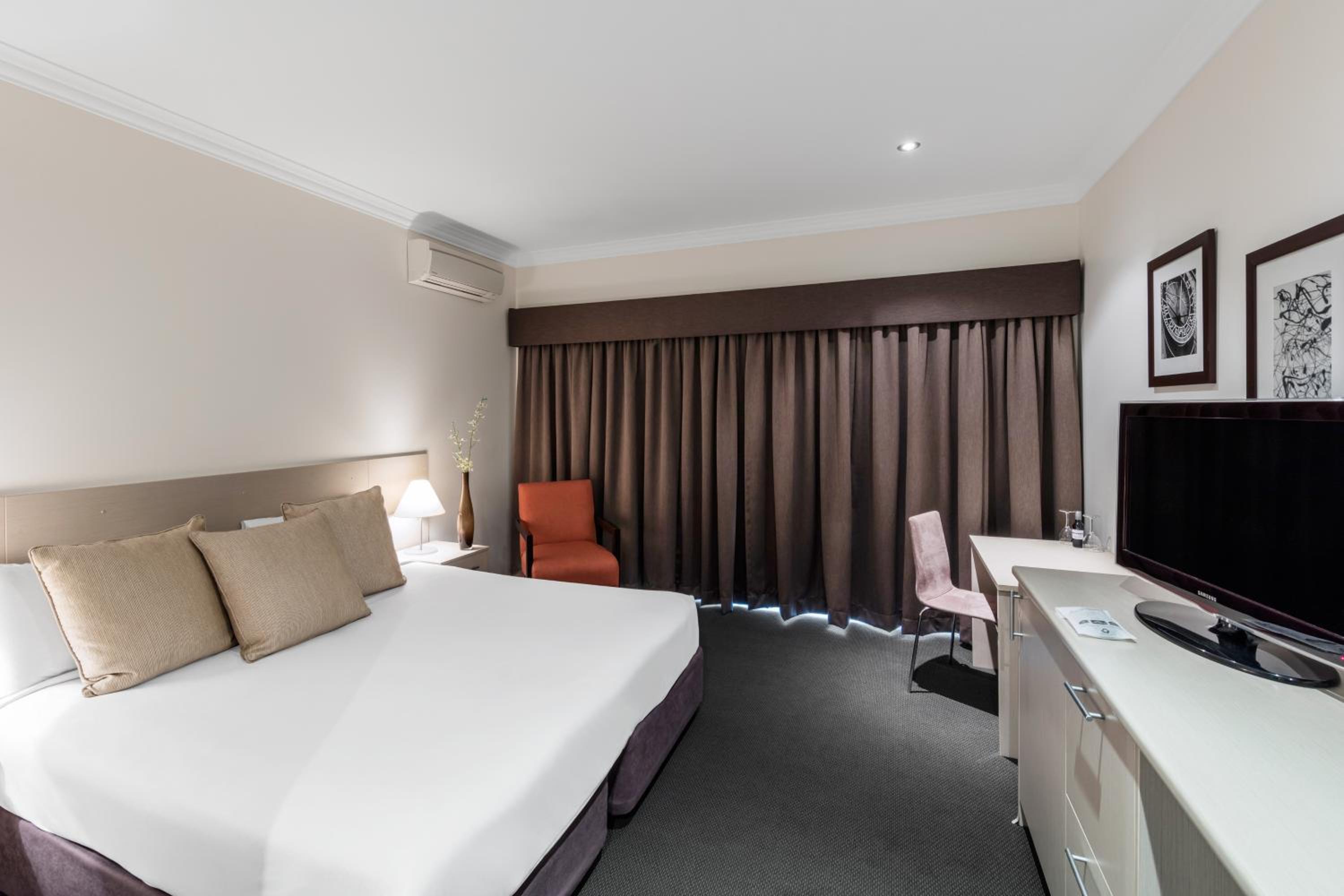 Executive King Room (Not Pet Friendly) - Photo 8