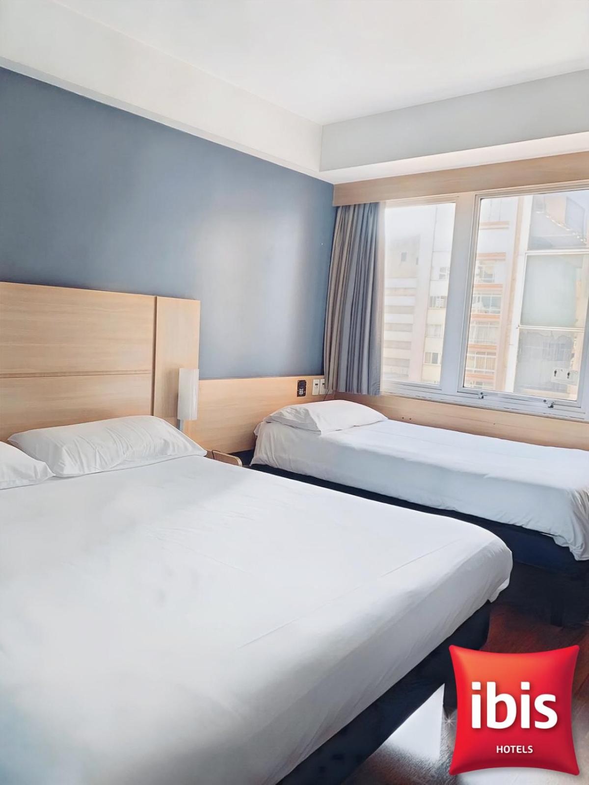 Standard Room with One Double Bed and One Single Bed