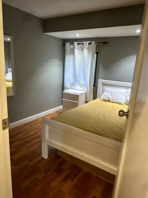 Five-Bedroom House photo 3