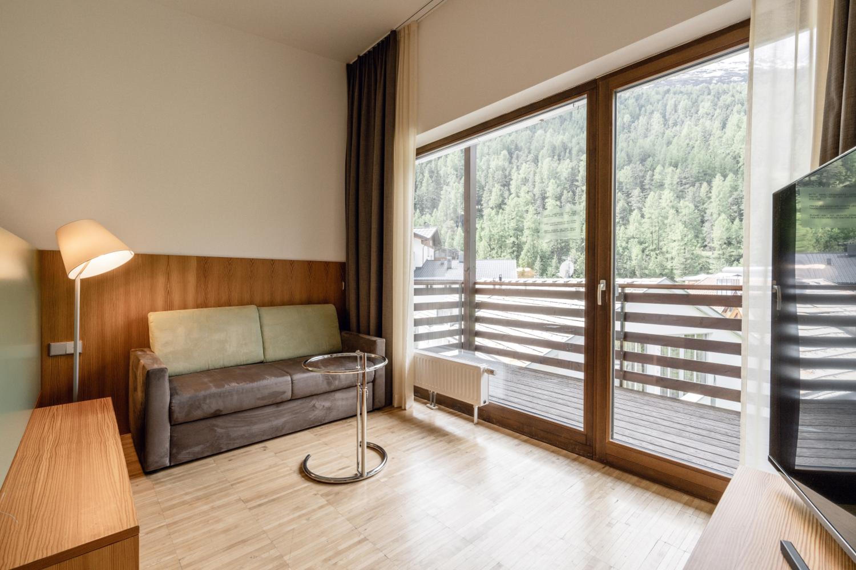 Deluxe Single Room with Balcony photo 3