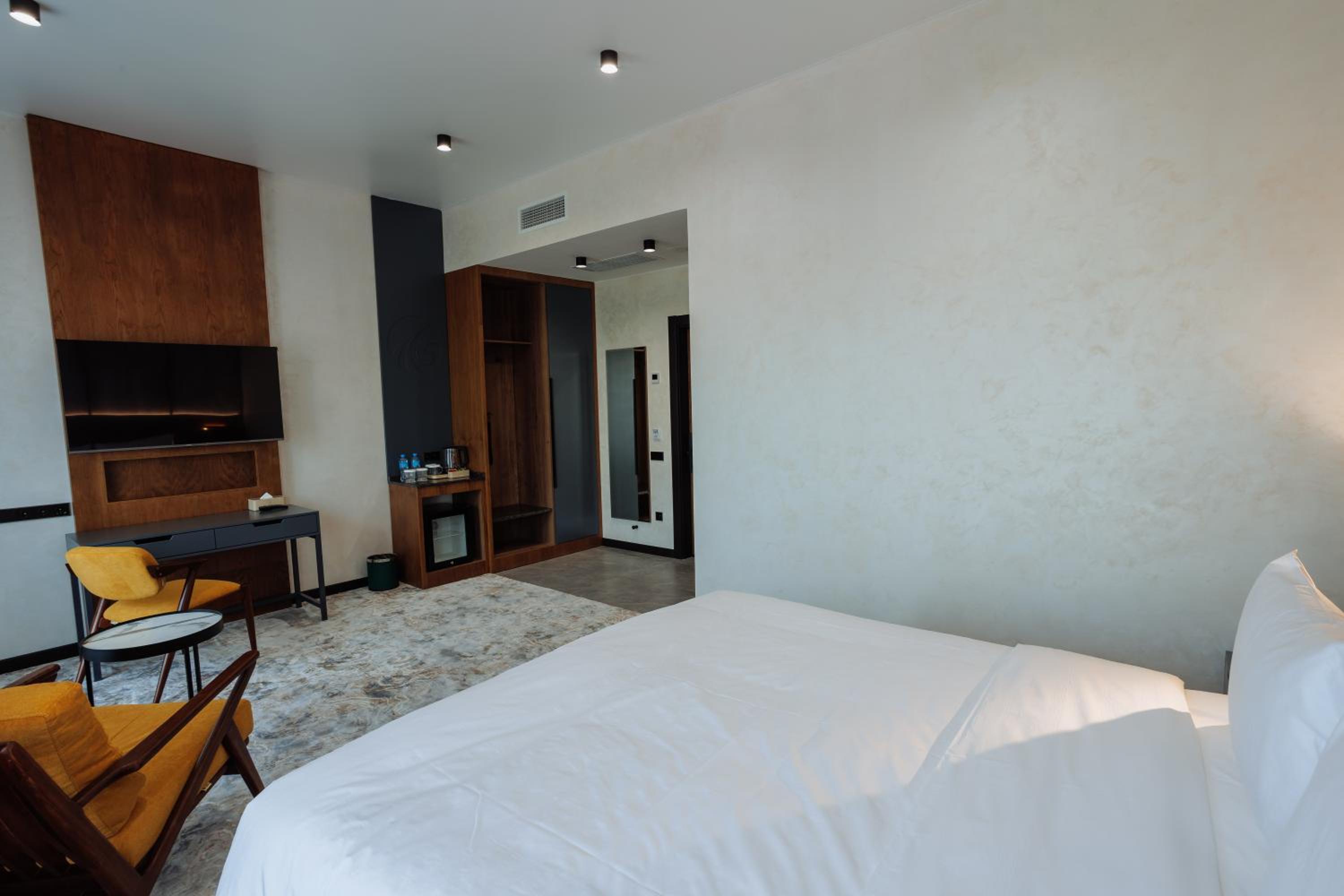 Double Room - Photo 5