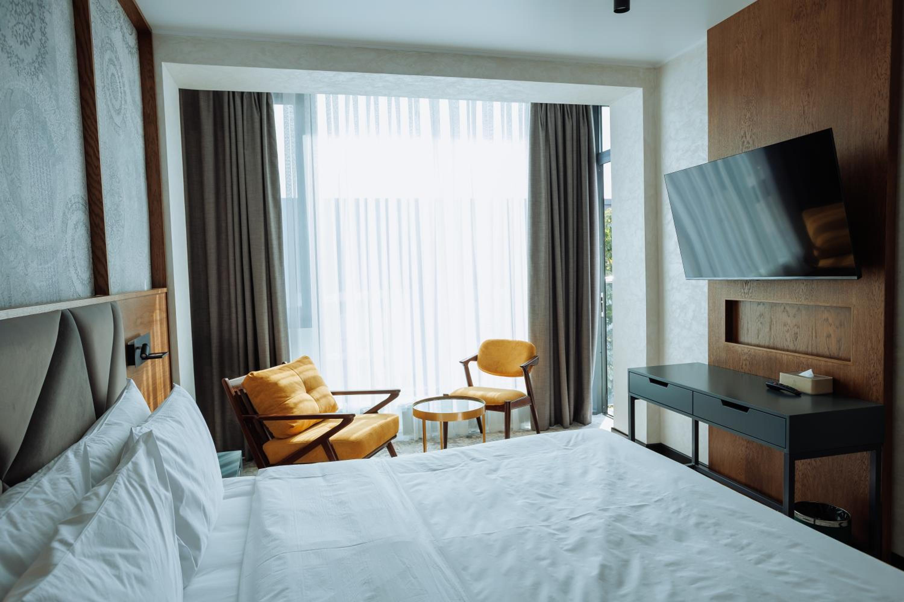 Deluxe Double Room - Photo 9
