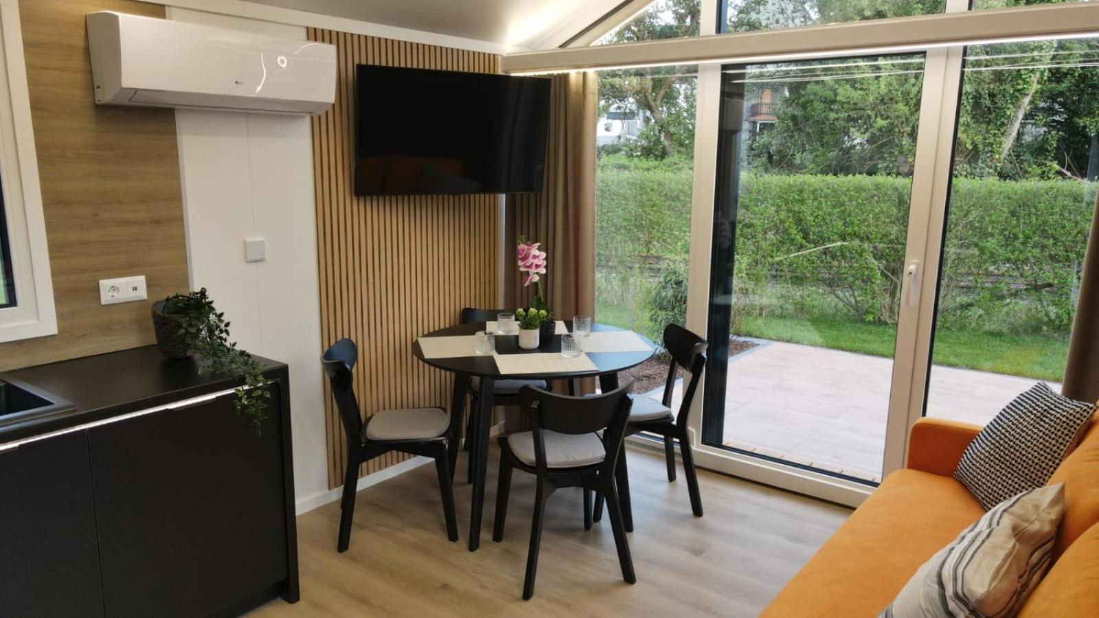 One-Bedroom House photo 2
