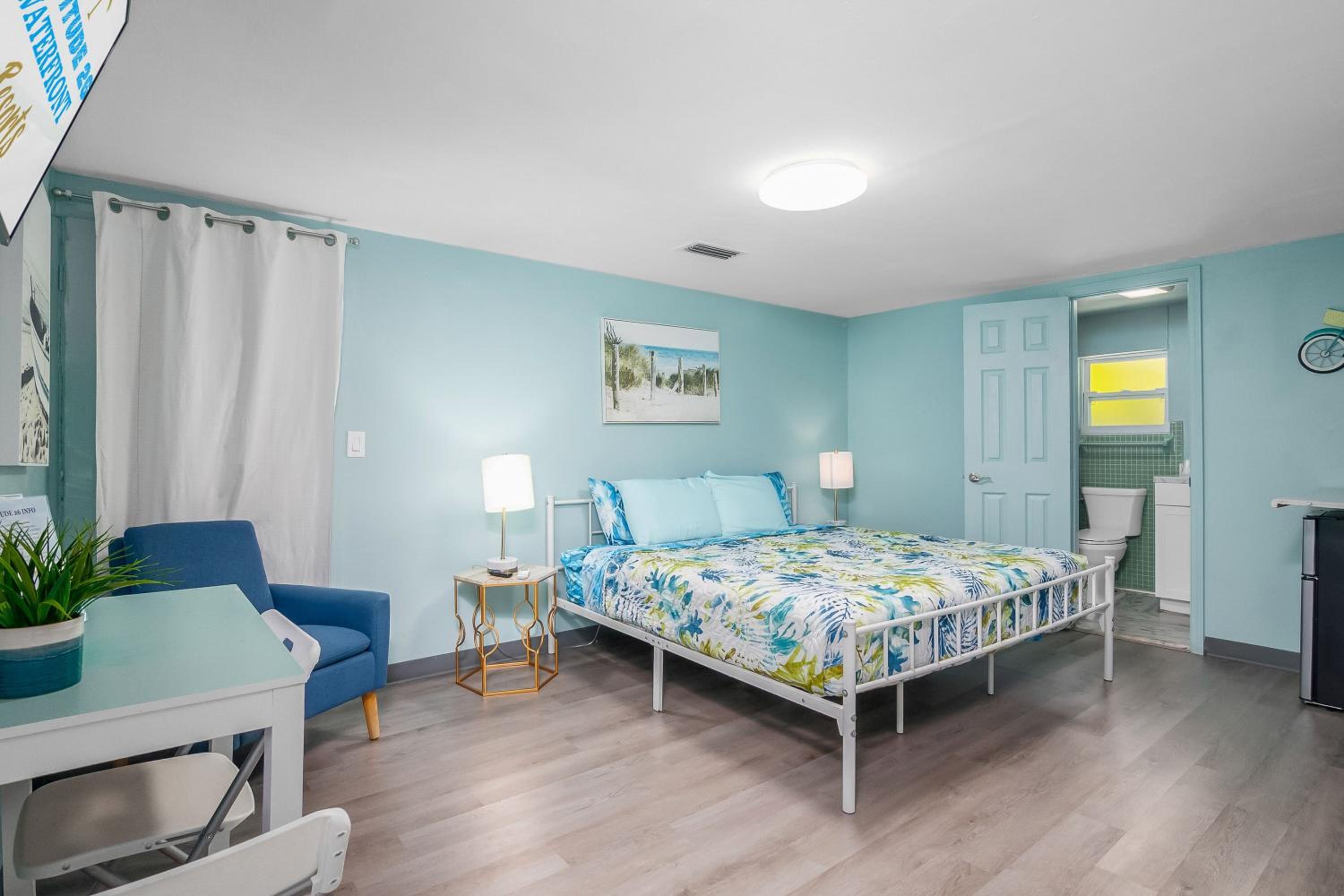 Deluxe Studio - King Bed