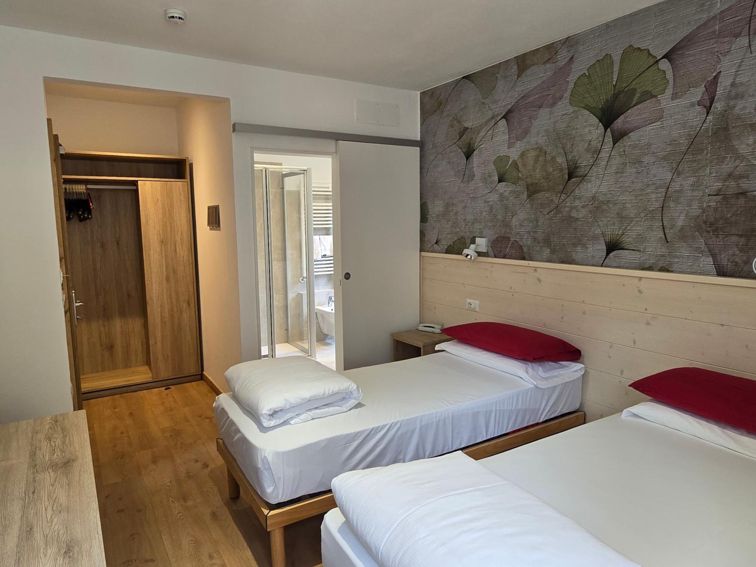 Double or Twin Room - Photo 6