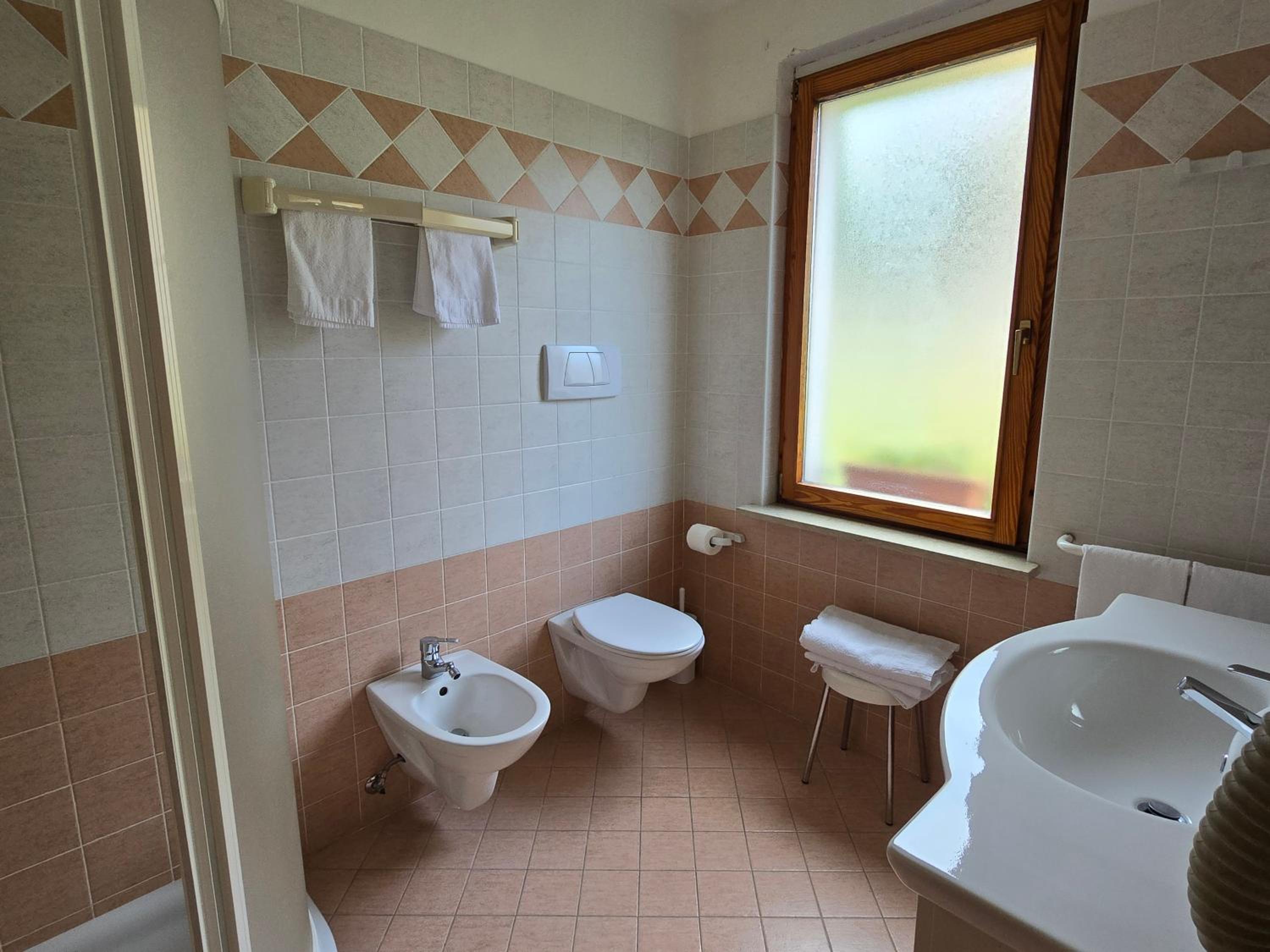 Double or Twin Room - Photo 5