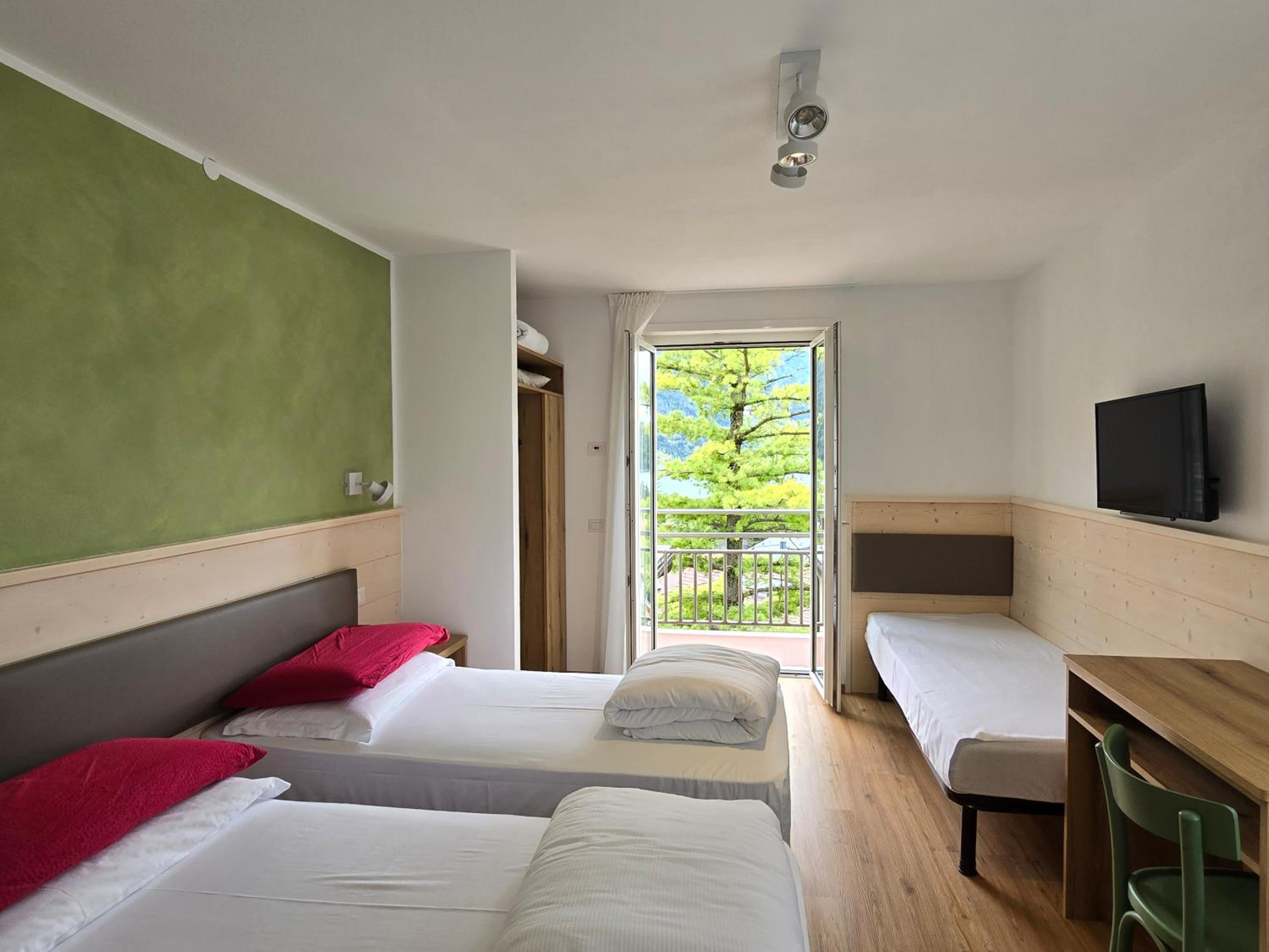 Triple Room with Lake View - Photo 2