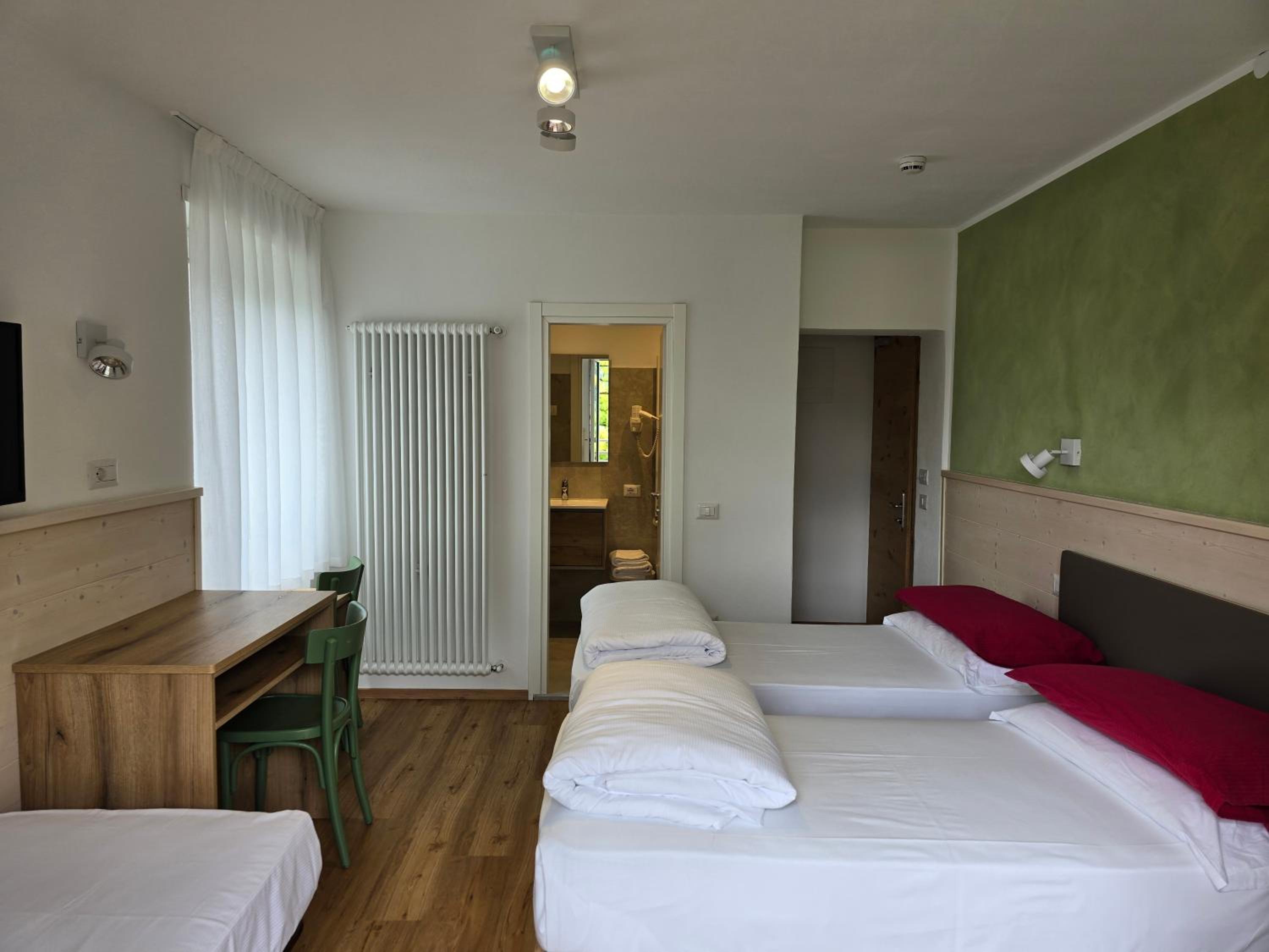 Triple Room with Lake View - Photo 19