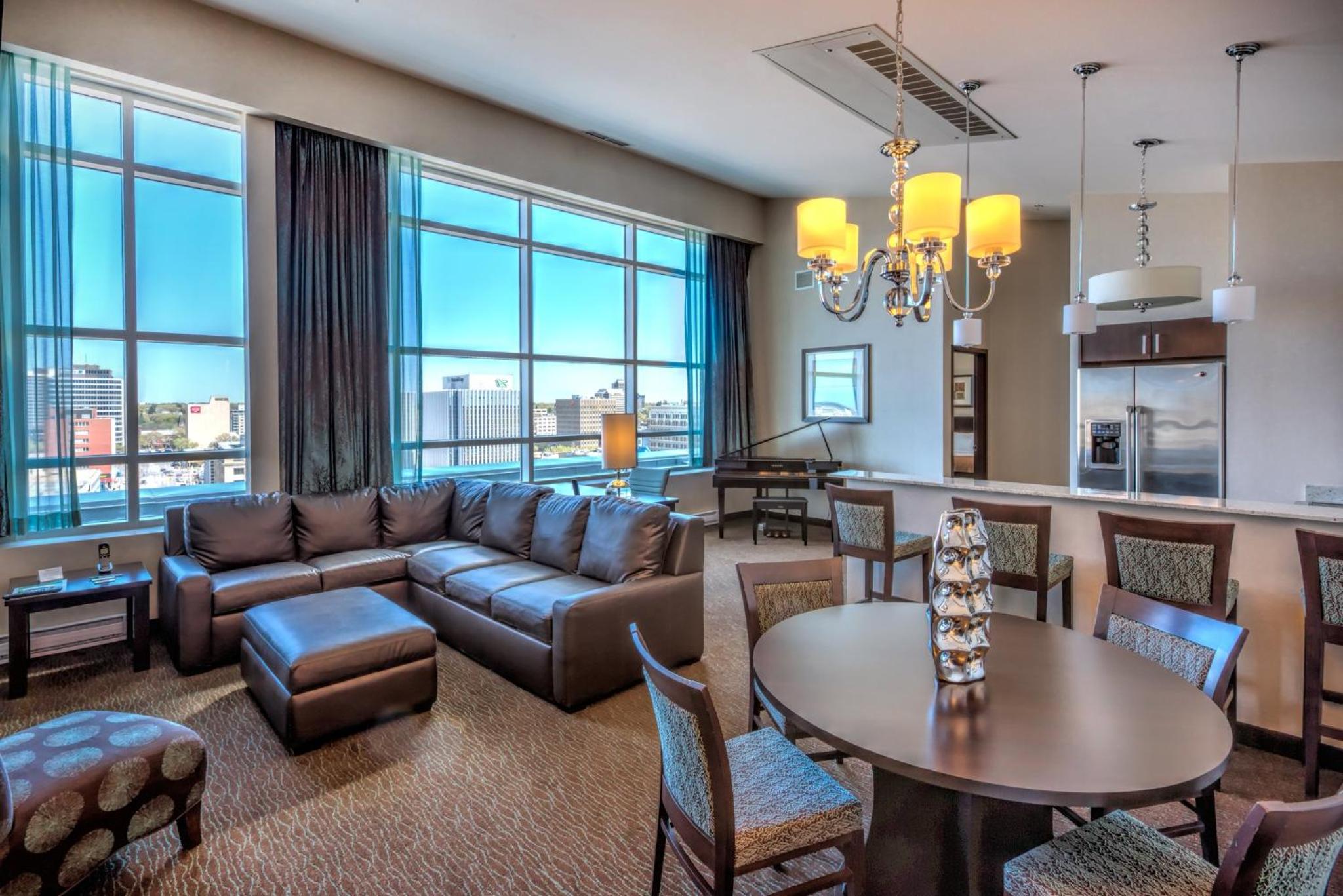 King Suite with Kitchenette - Photo 2