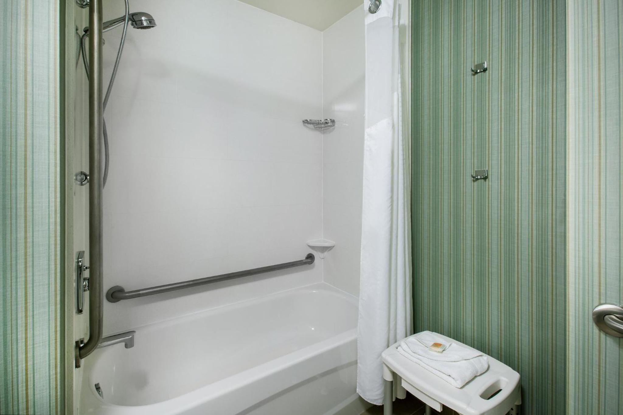 Standard King Room with Accessible Tub - Mobility Access - Photo 4