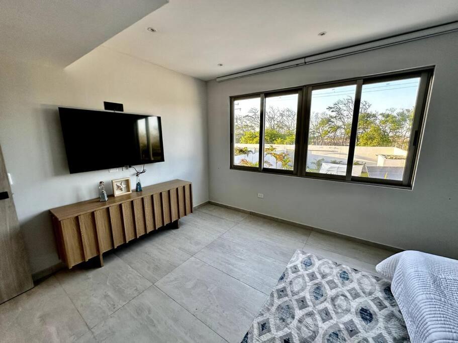 Four-Bedroom House photo 3