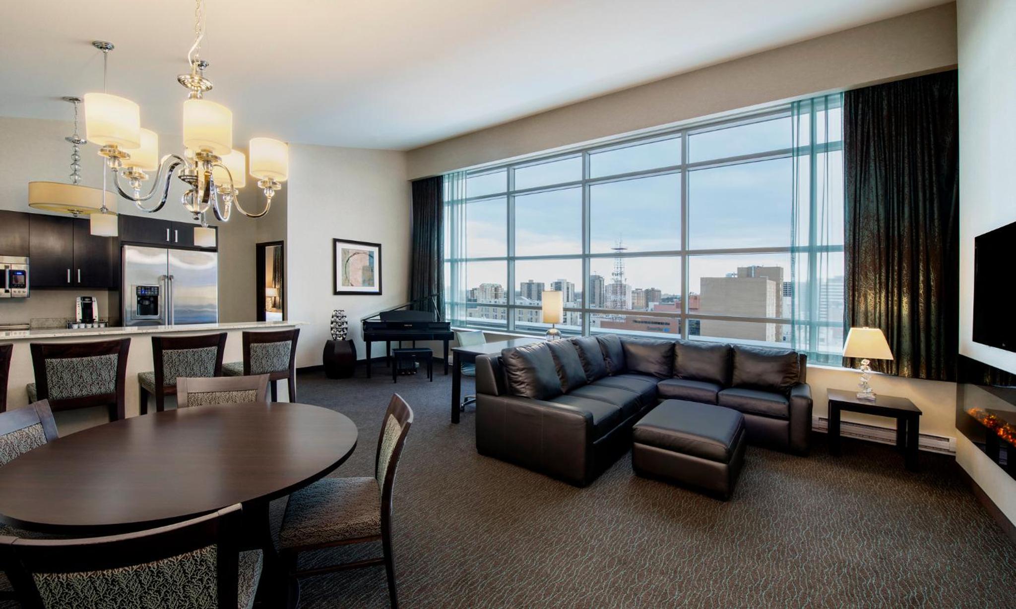King Suite with Kitchenette - Photo 4