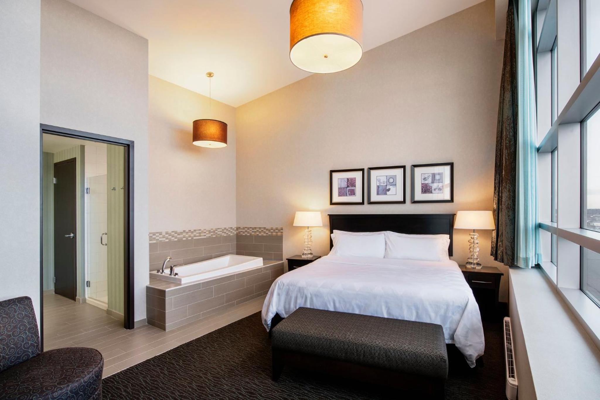 King Suite with Kitchenette - Photo 3