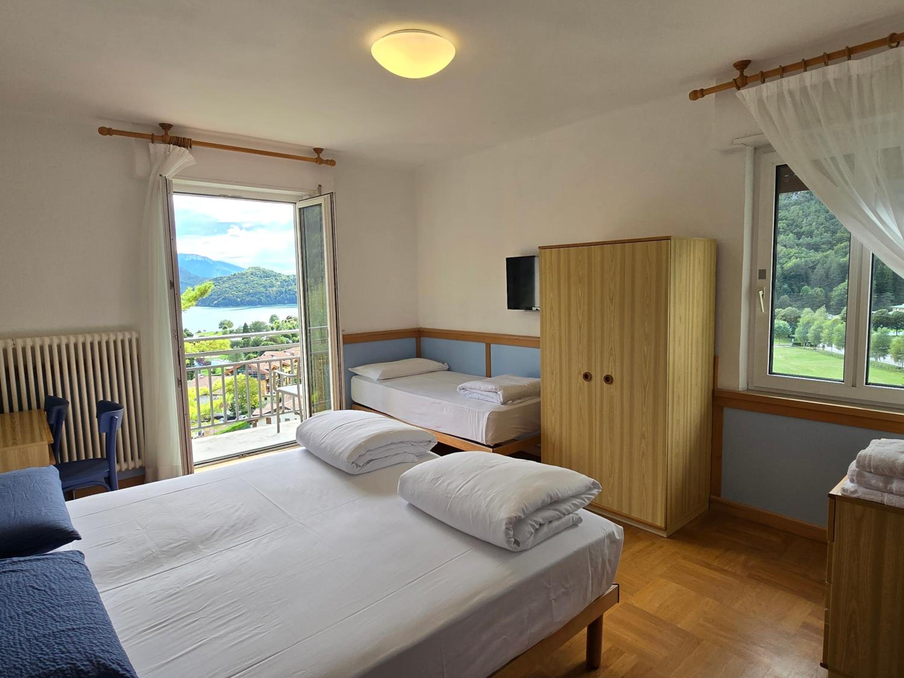 Triple Room with Lake View - Photo 8