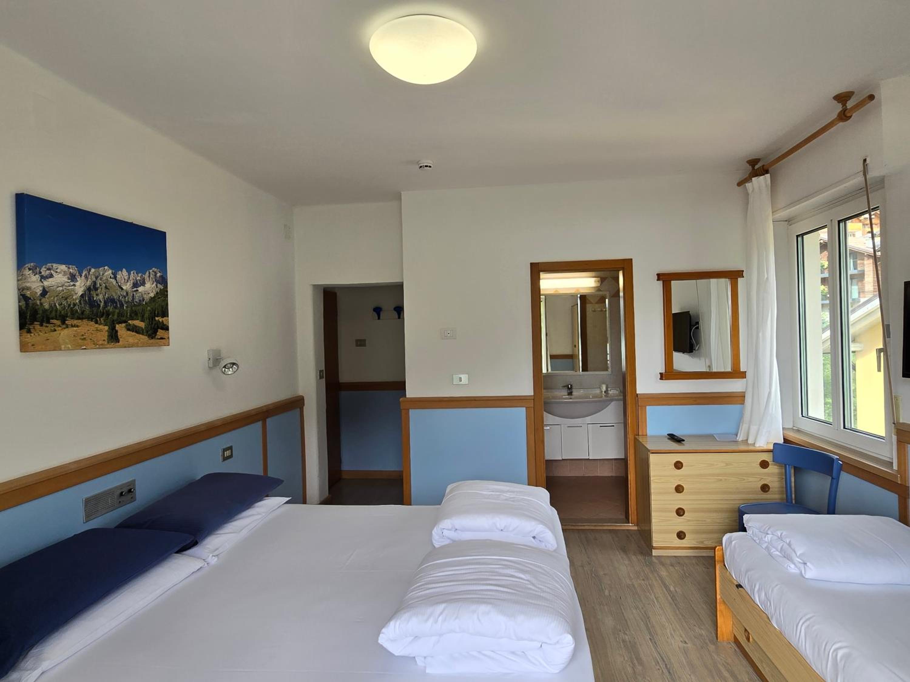 Triple Room with Lake View - Photo 7