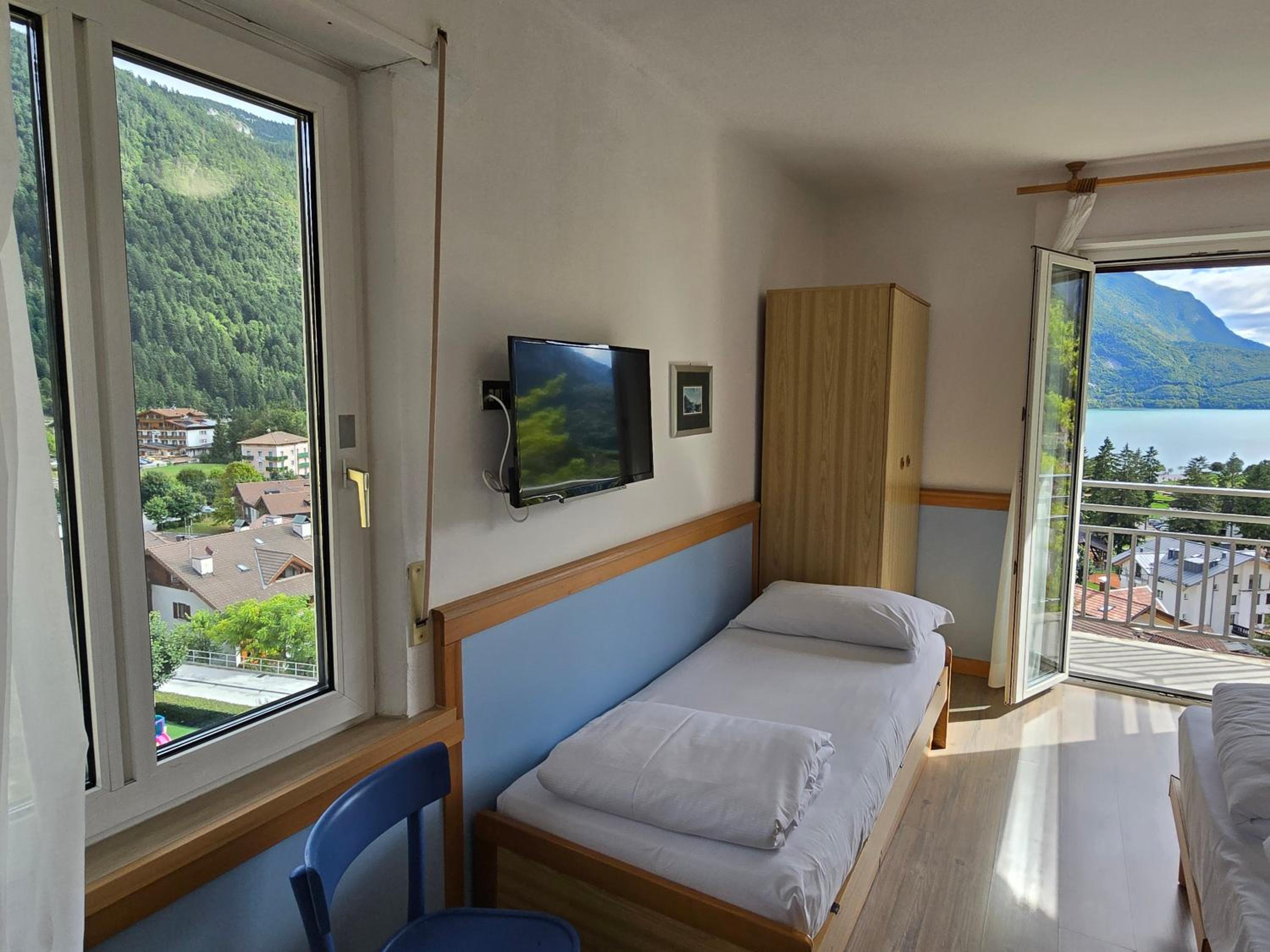Triple Room with Lake View - Photo 5