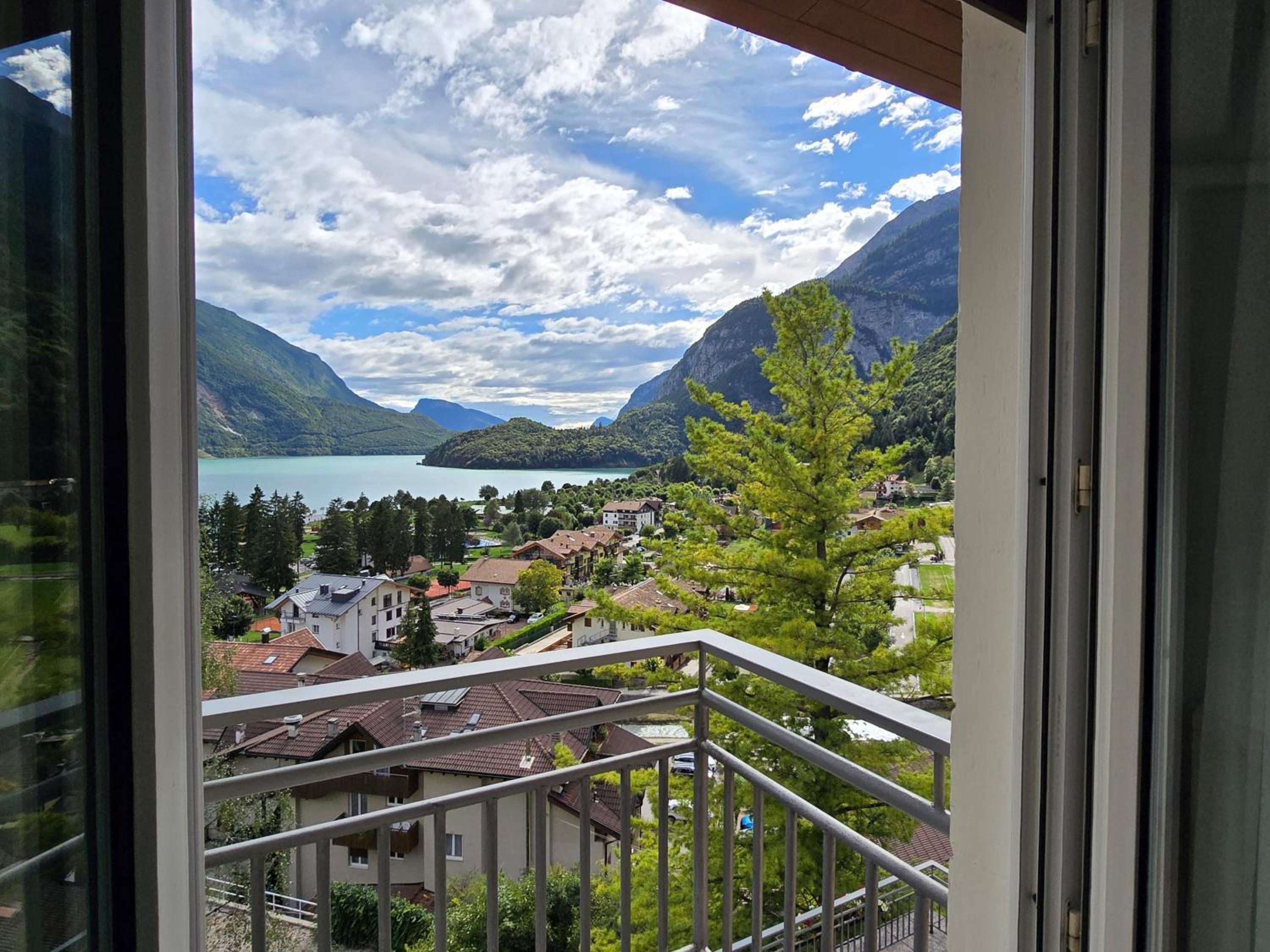 Triple Room with Lake View - Photo 3
