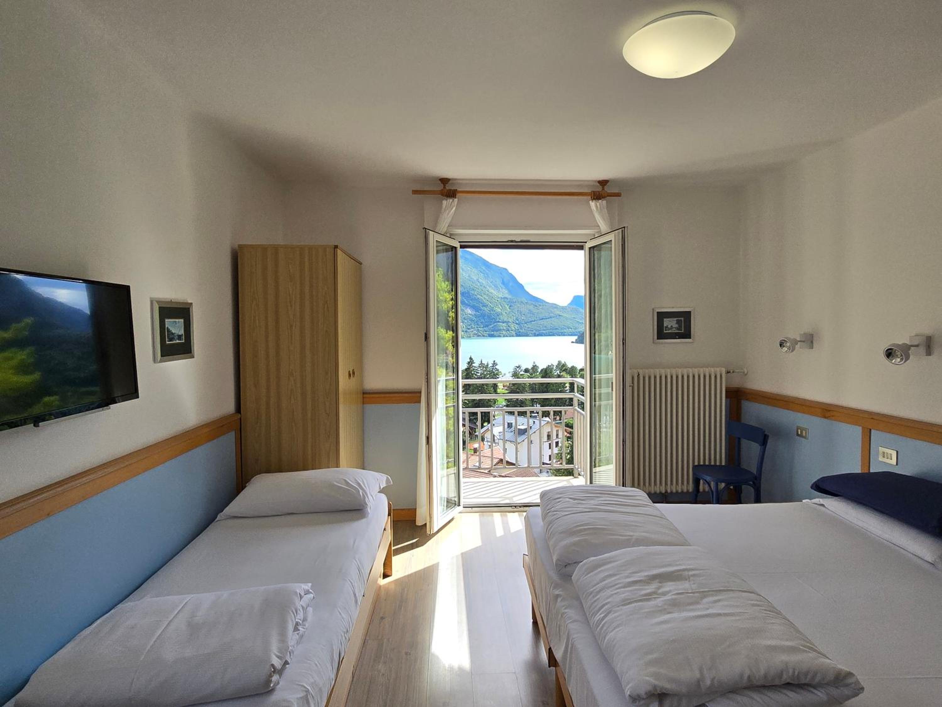 Triple Room with Lake View - Photo 6