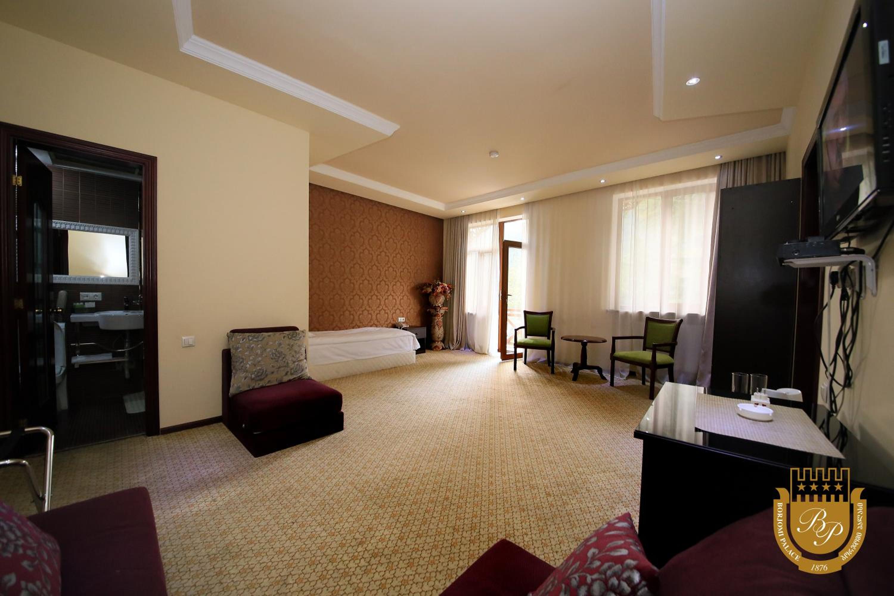 Classic Family Room - Photo 8