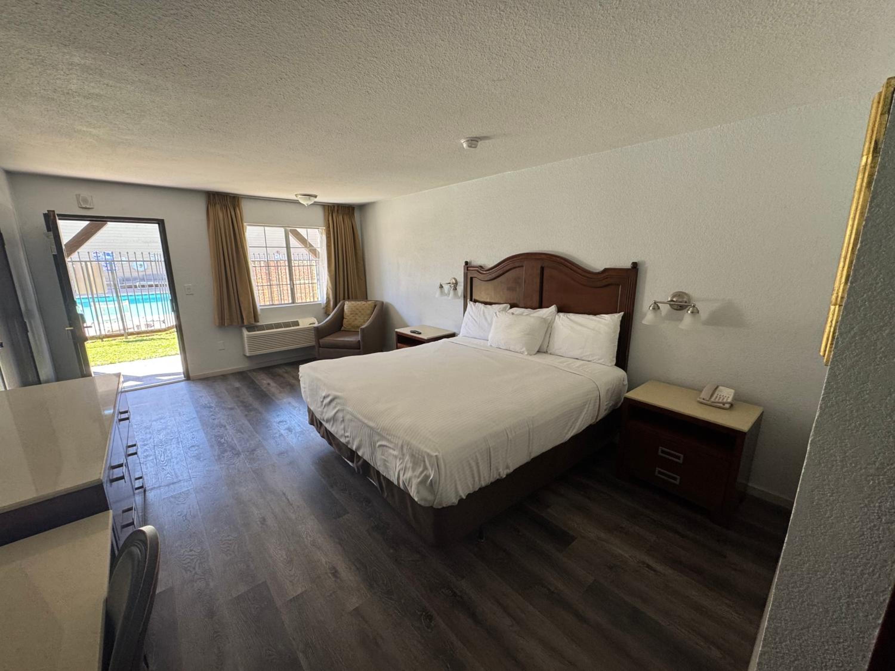 Superior King Room - Photo 3