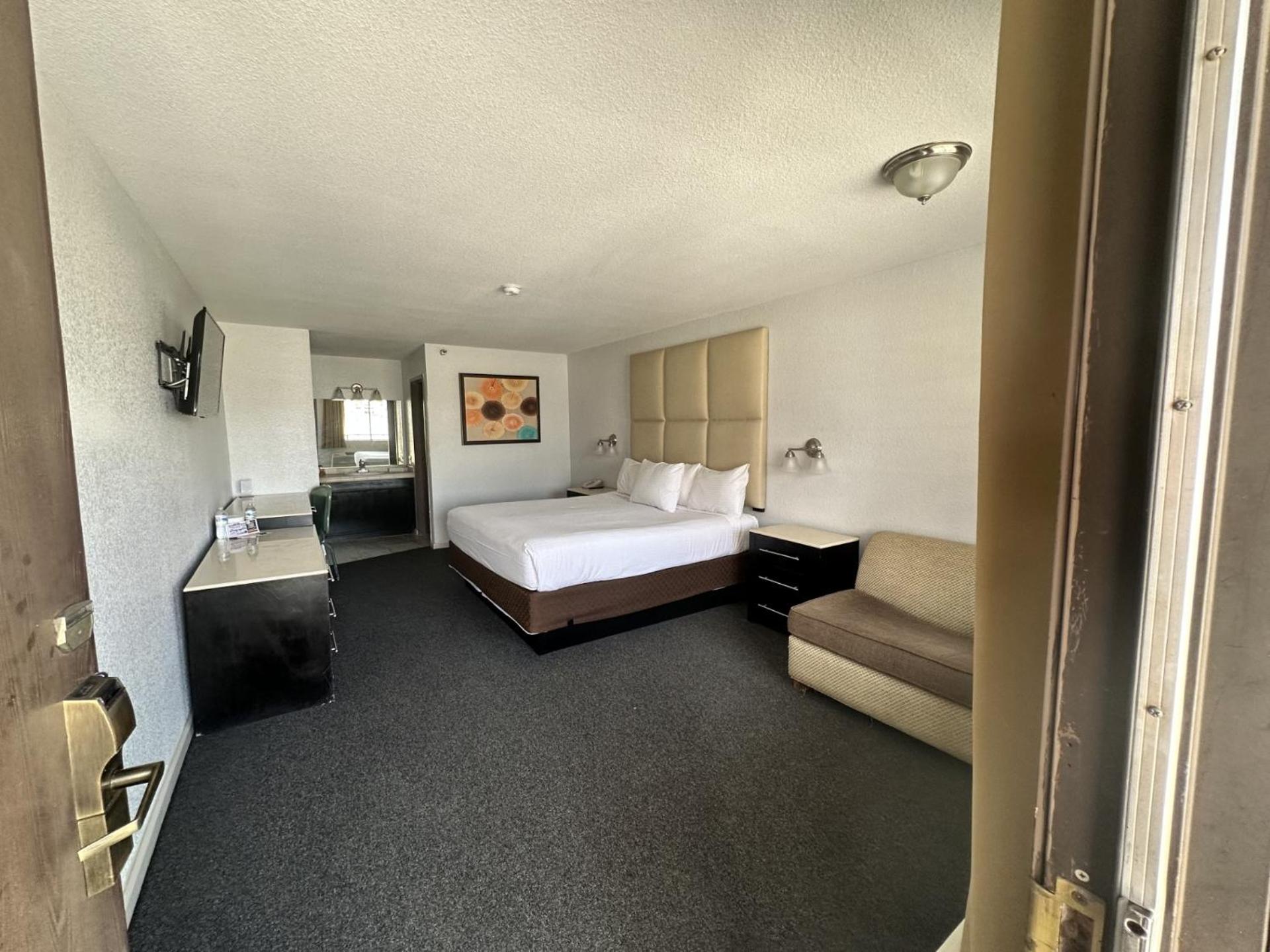 Standard King Room - Photo 2