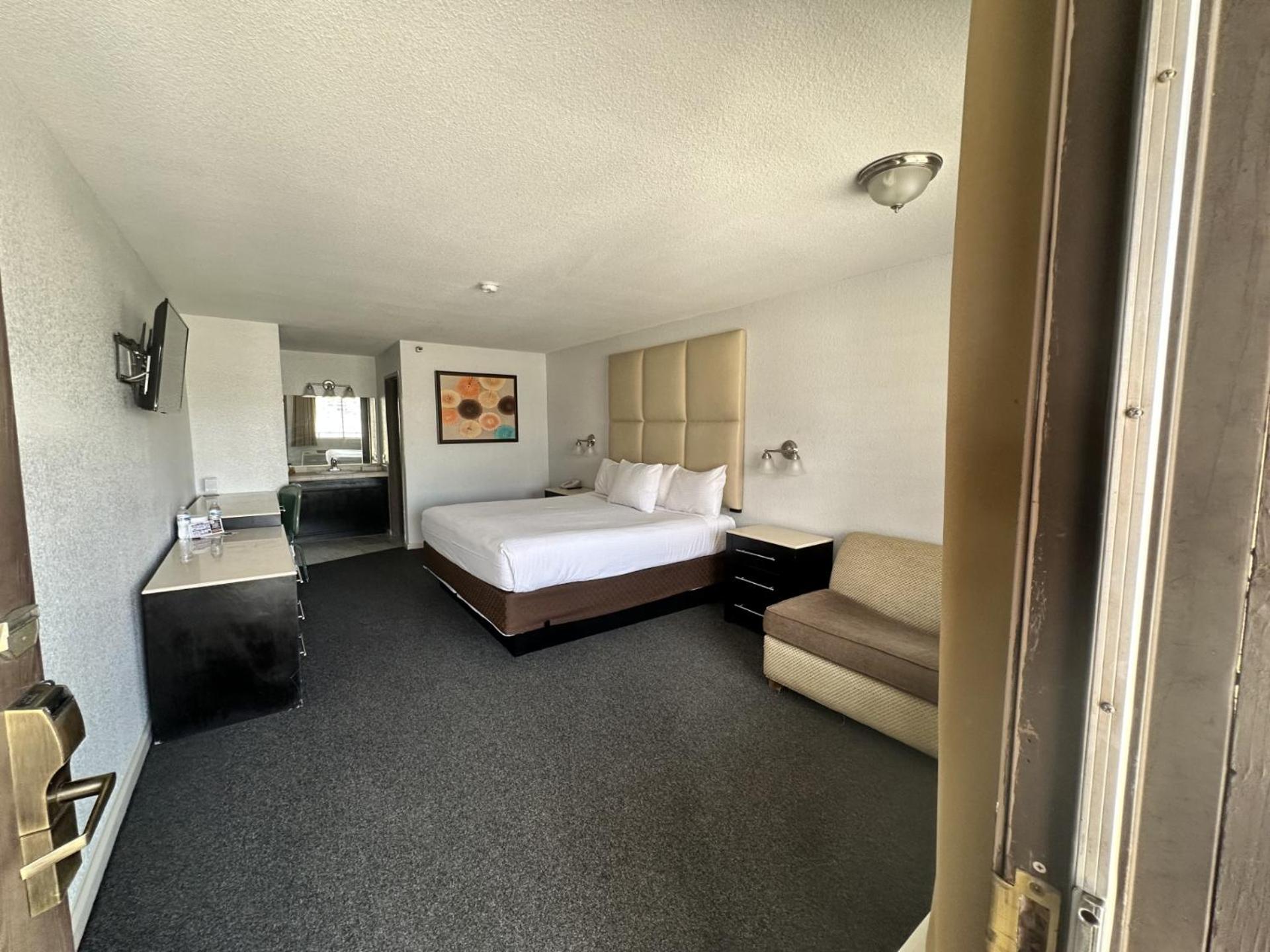 Standard King Room - Photo 1