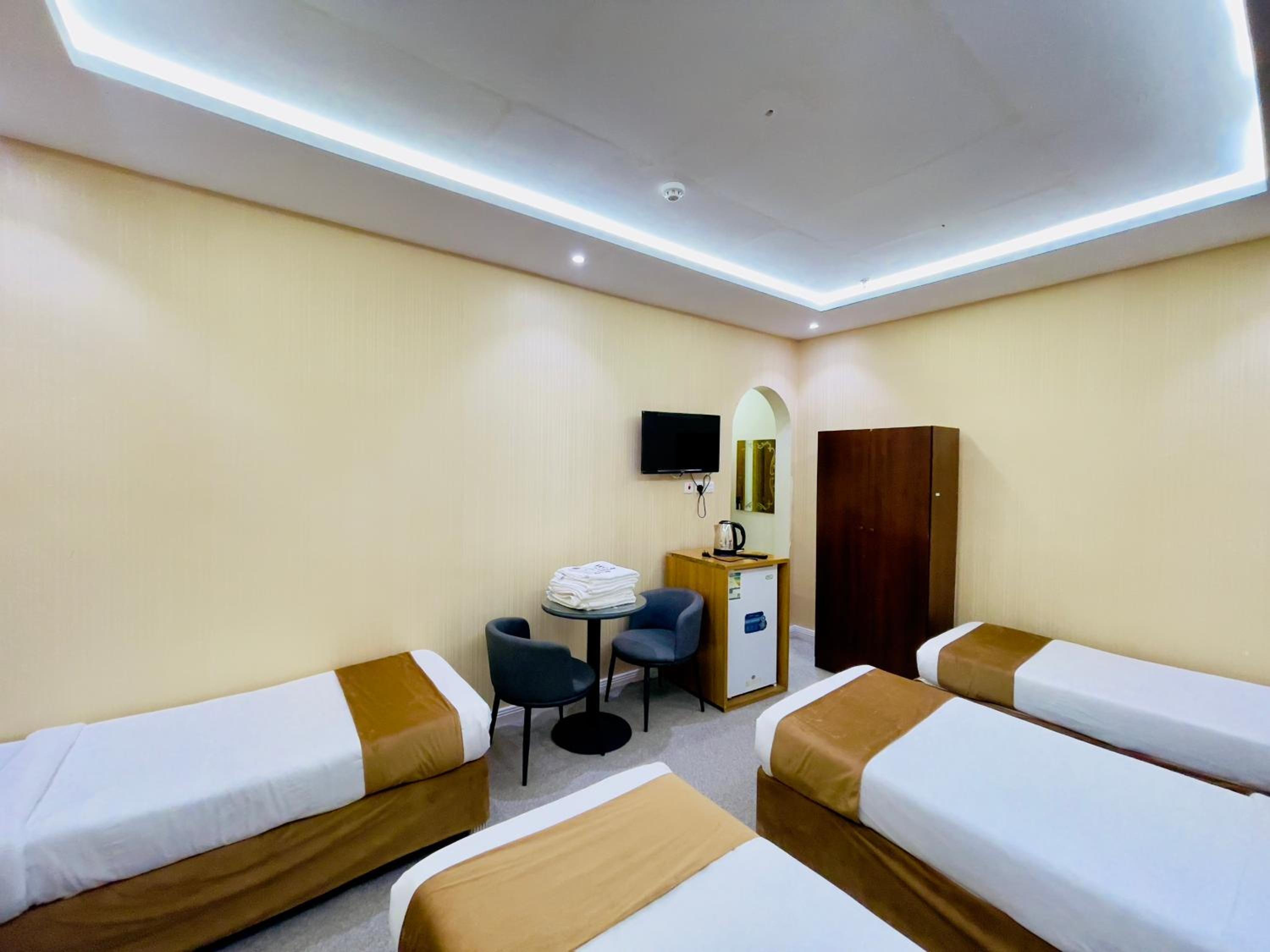 Quadruple Room with Private Bathroom photo 2