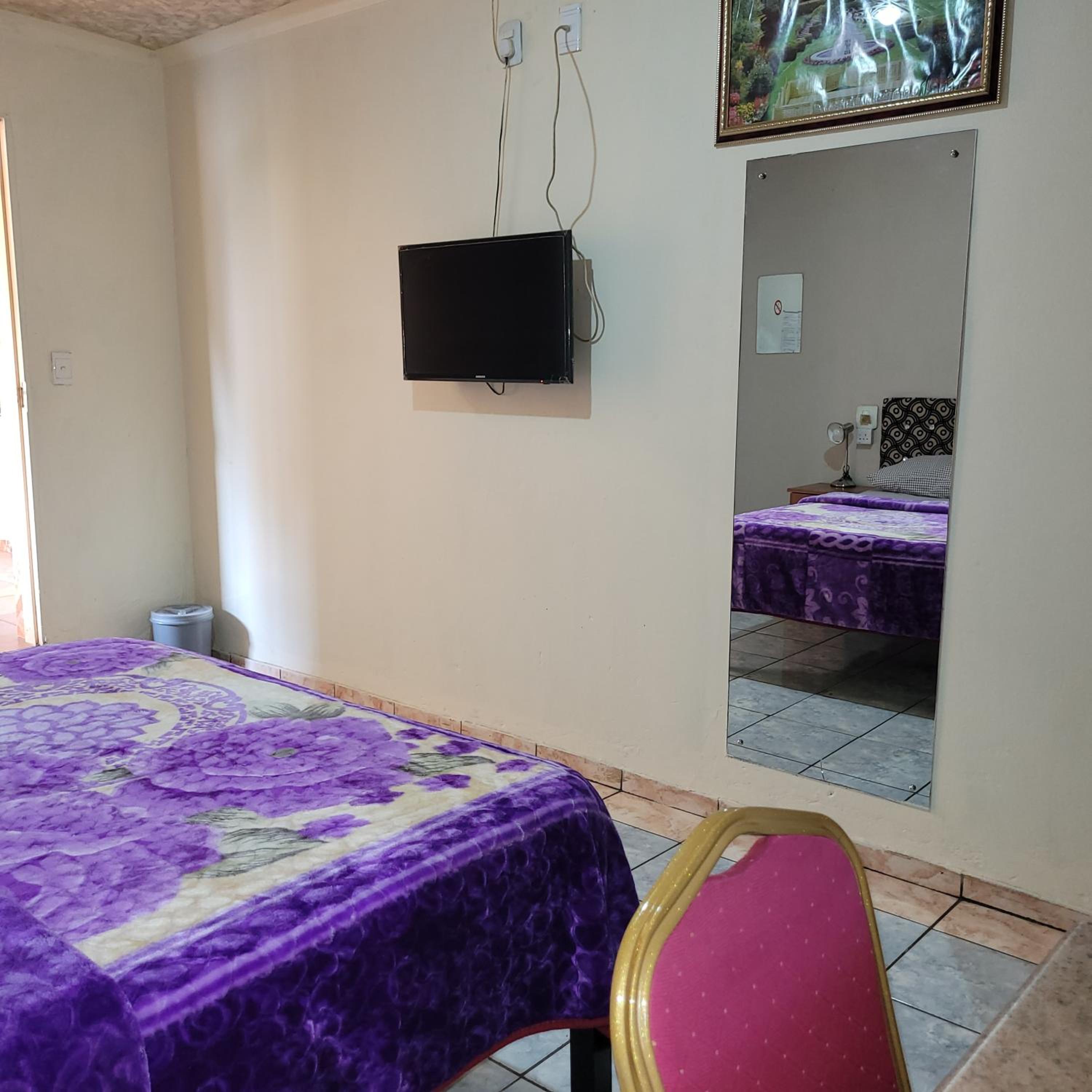 Double Room with Private Bathroom photo 3