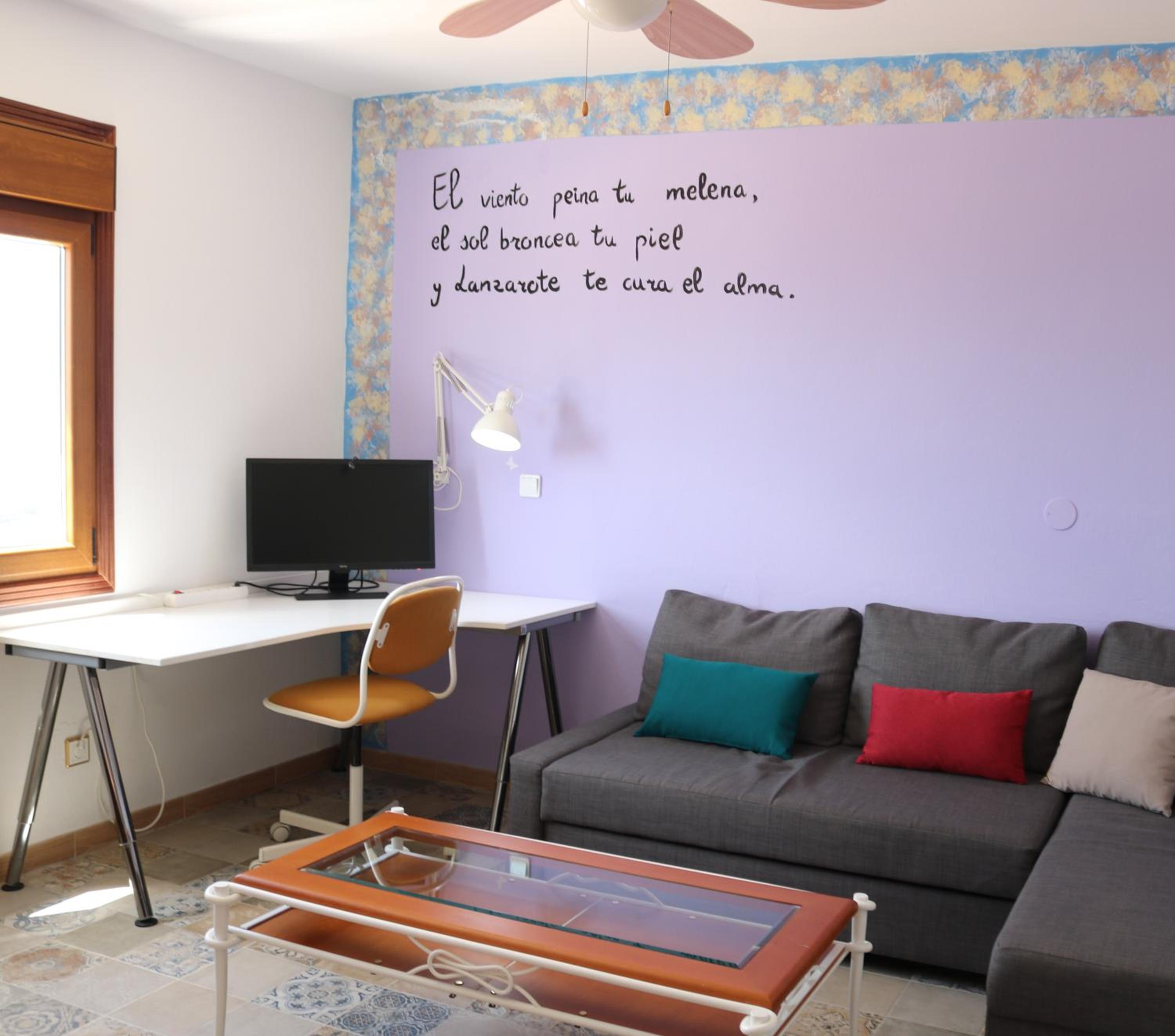Apartamento de una habitación con balcón y vista al mar