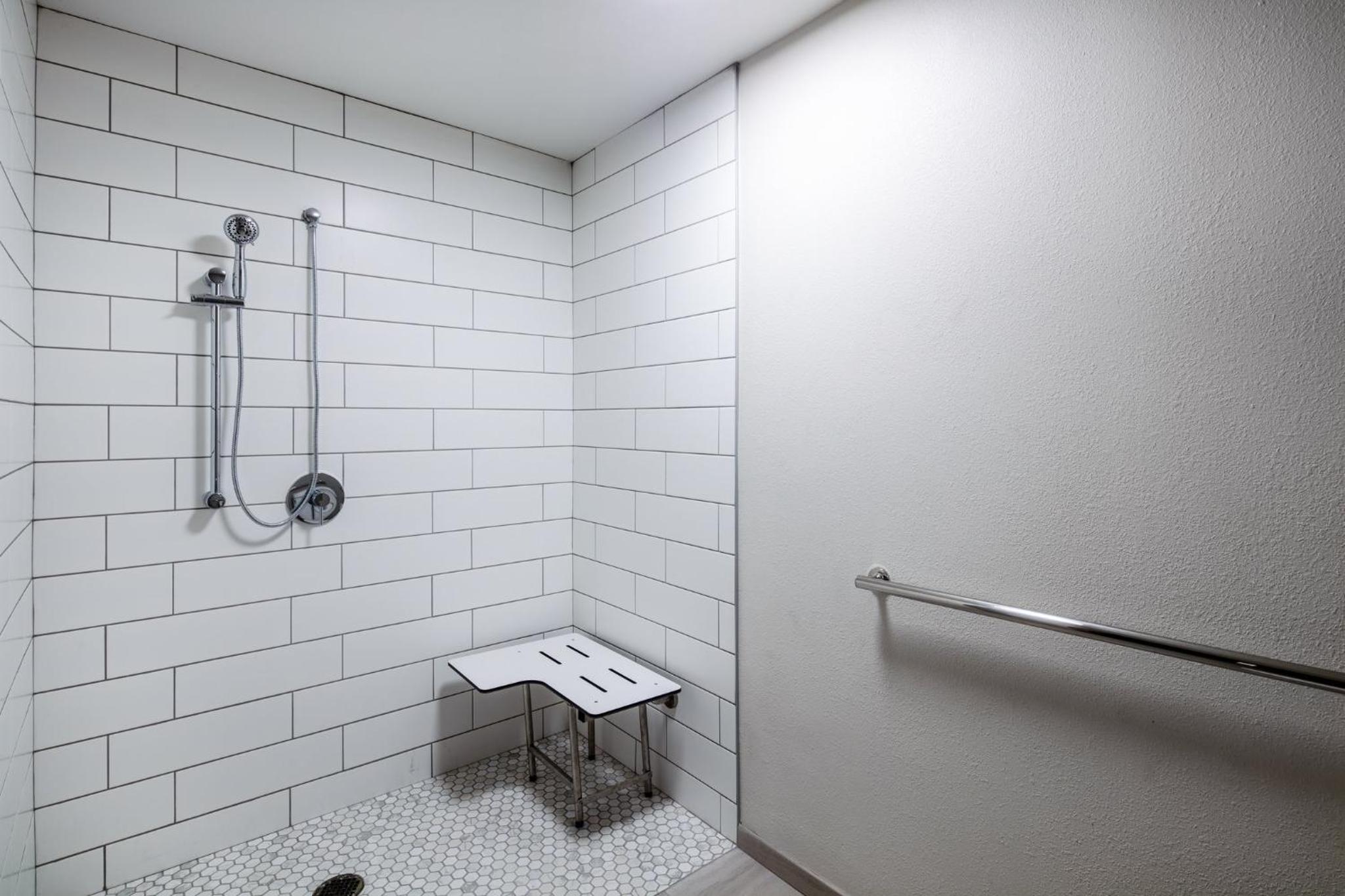 King Room - Mobility Access/Hearing Accessible - Photo 4