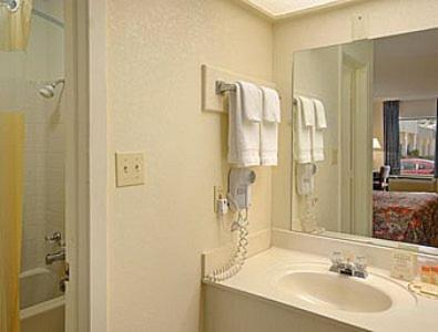King Room Non-Smoking - Photo 12
