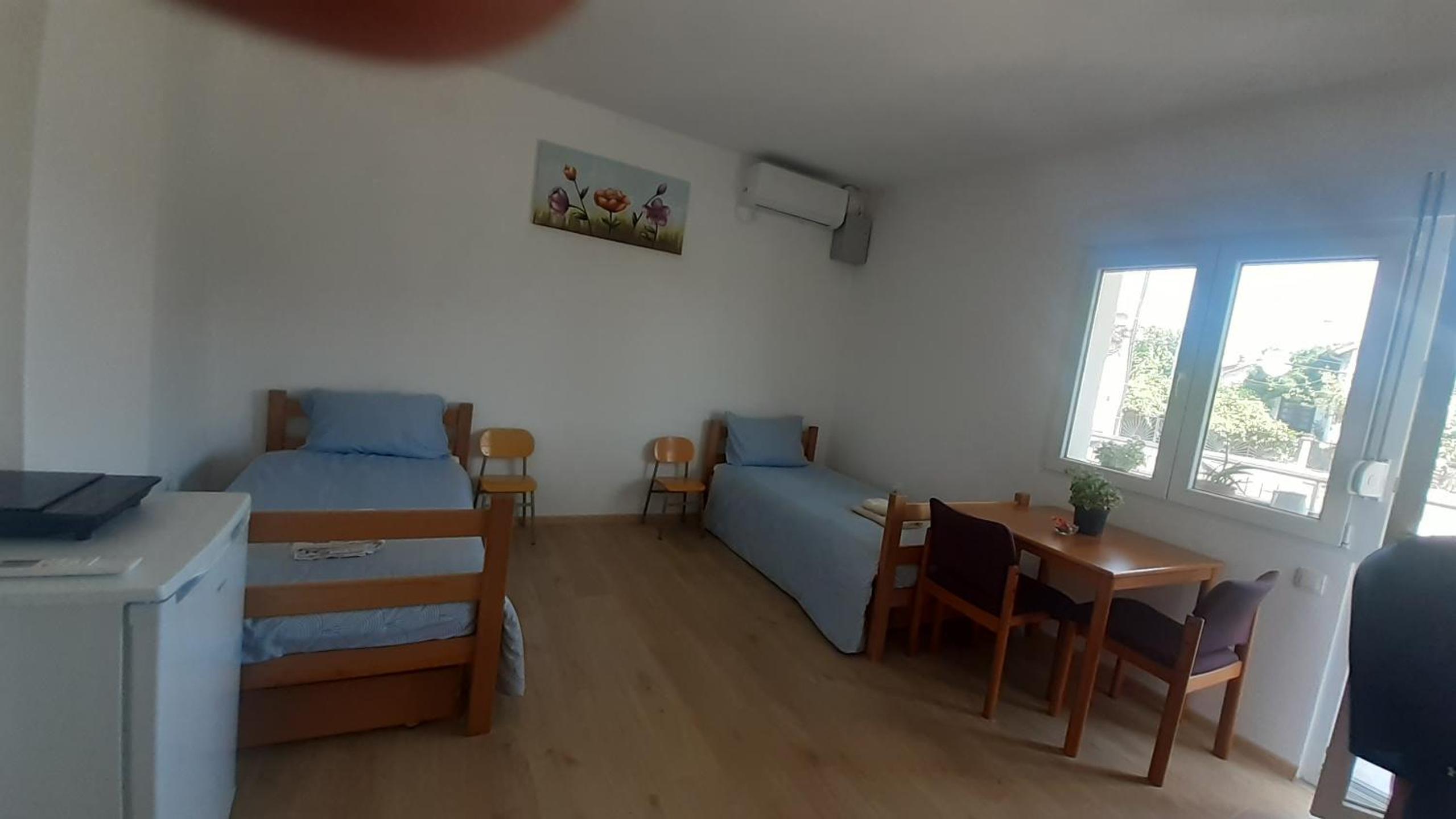 Twin Room with Shared Bathroom photo 1
