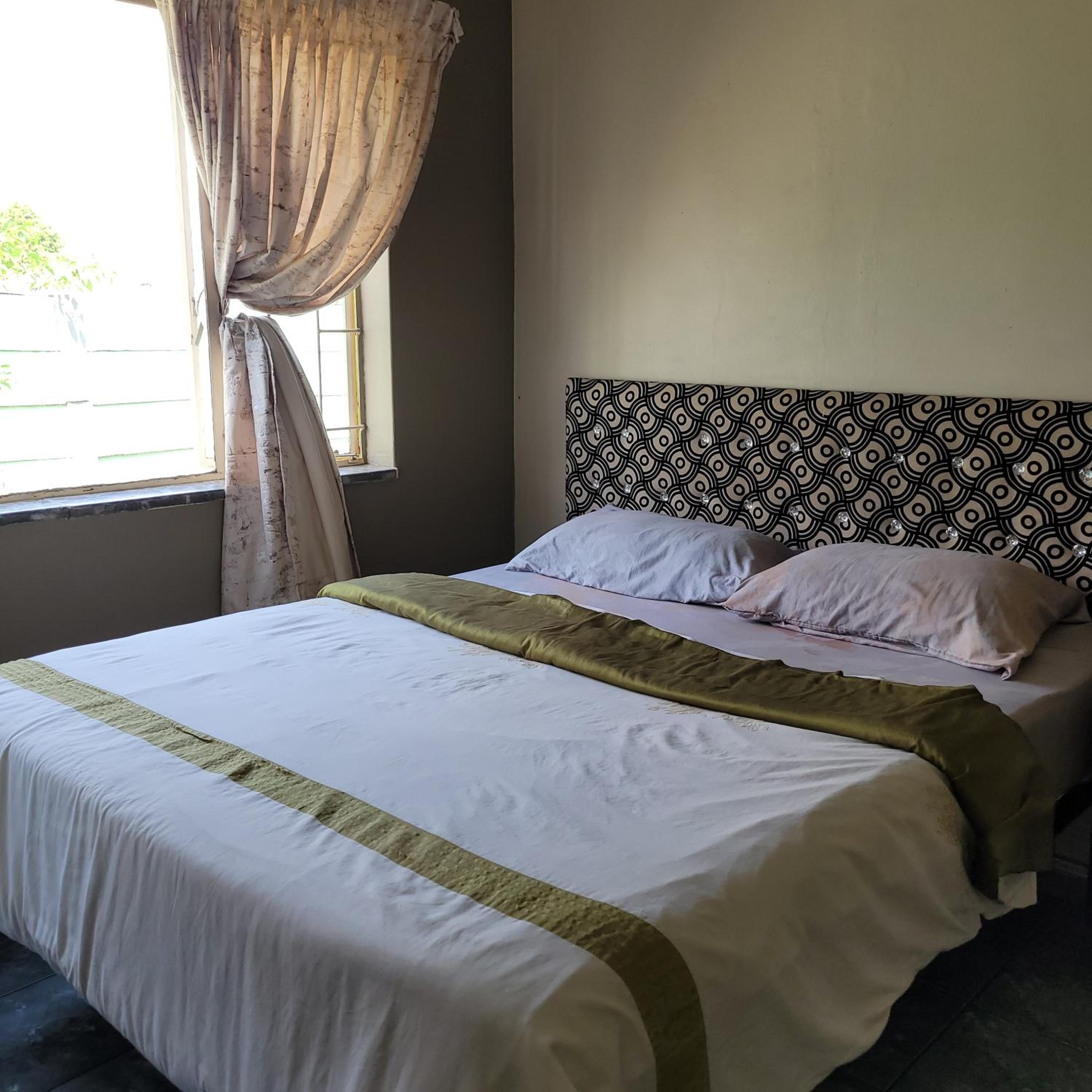 Standard Queen Room photo 1