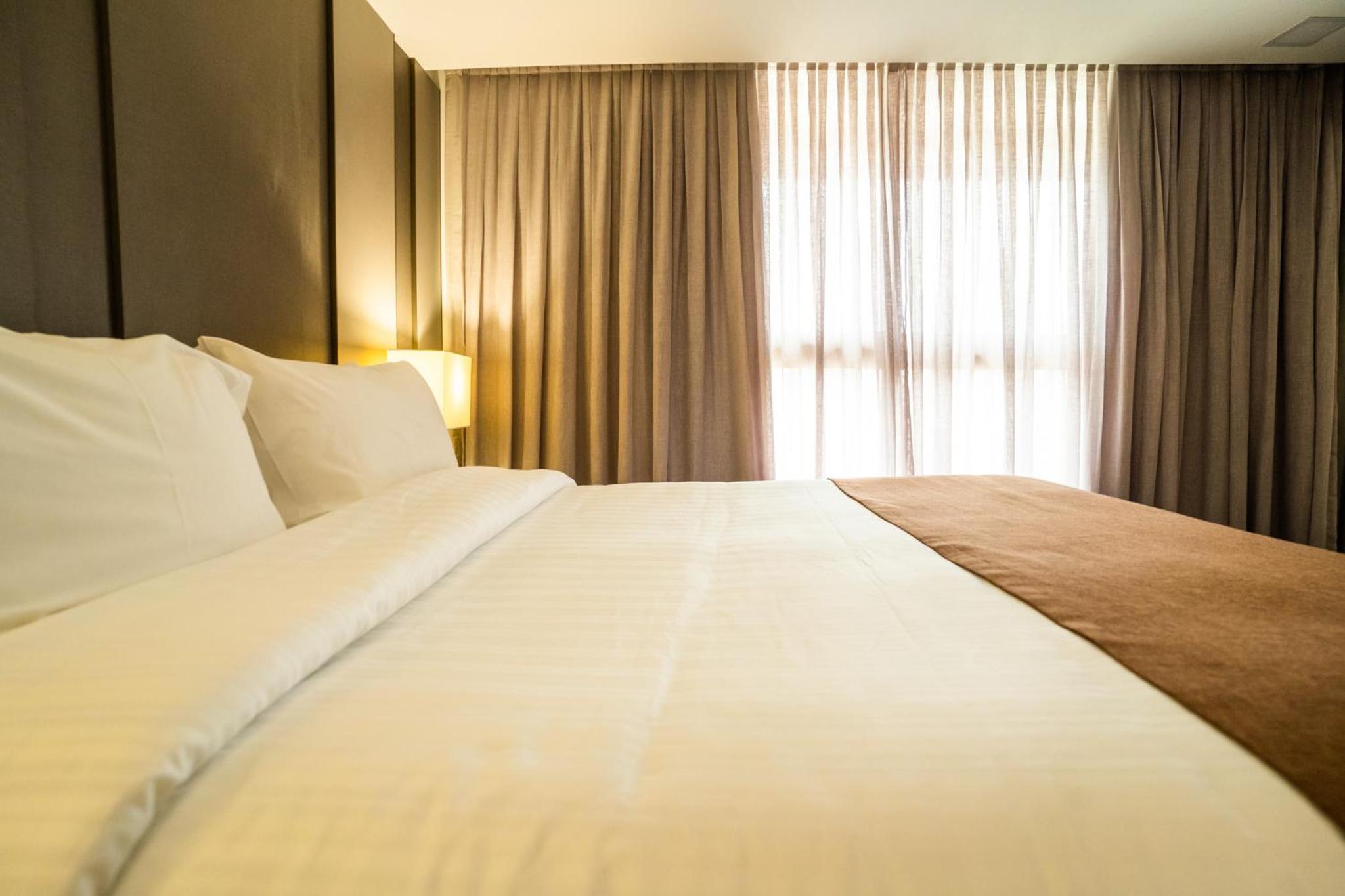 Deluxe Double Room with Side Sea View - Photo 4