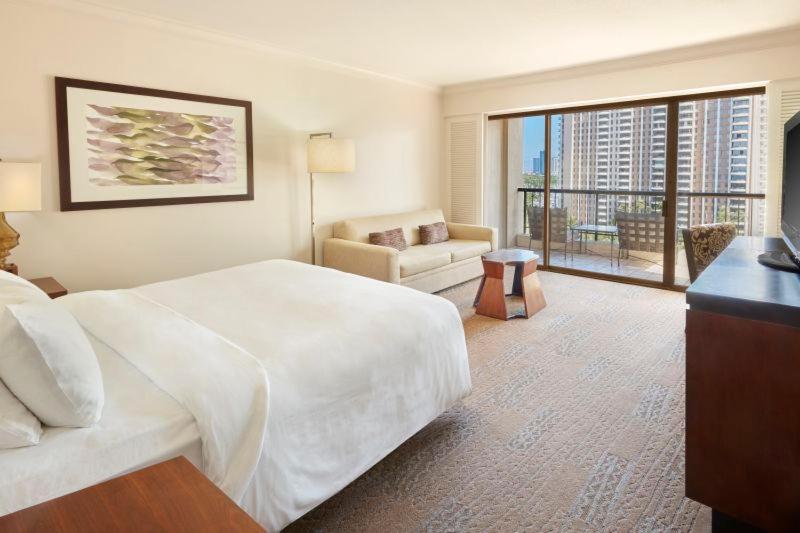 Ali'i Tower Partial Ocean View with King Bed