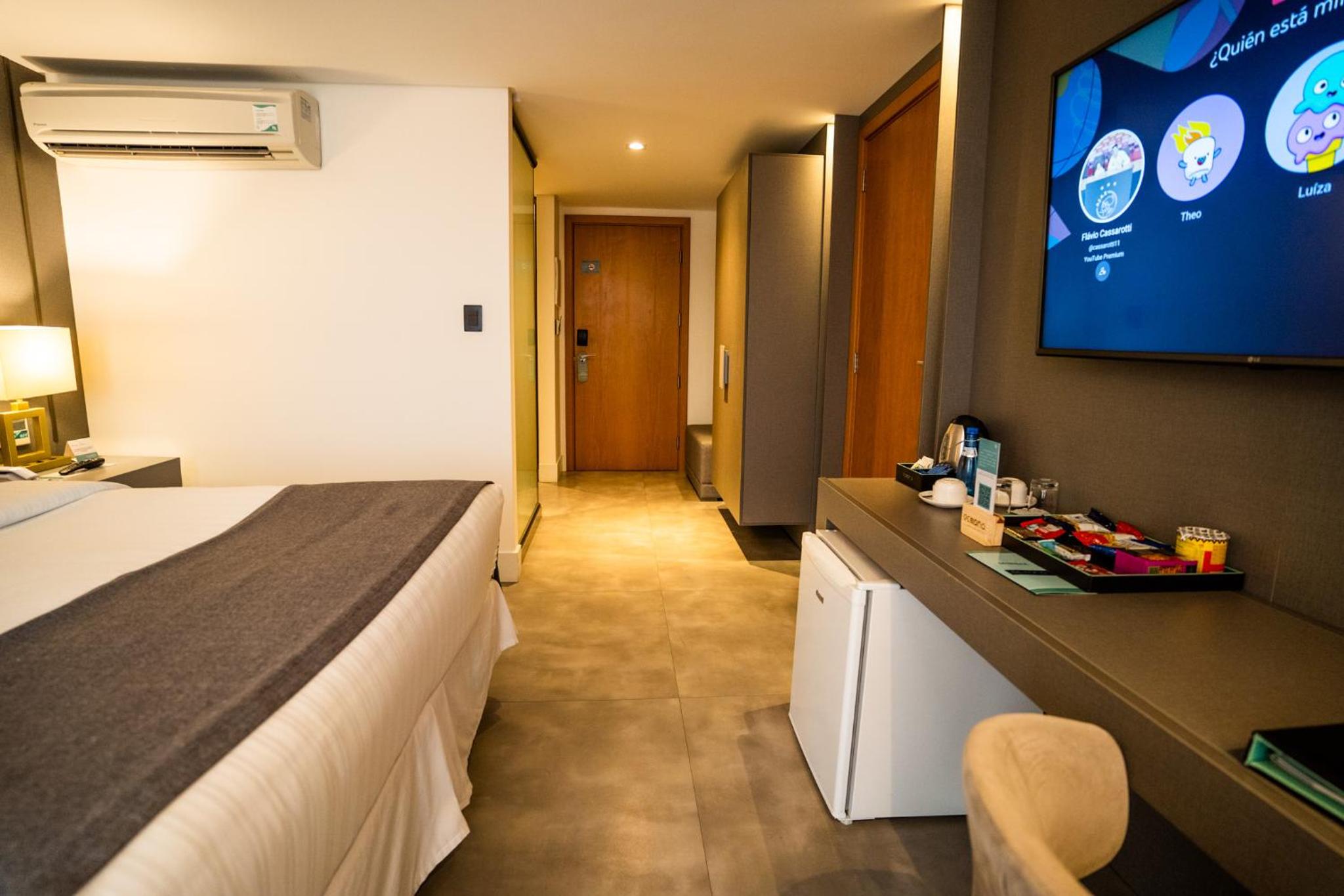 Deluxe Double Room with Side Sea View - Photo 8