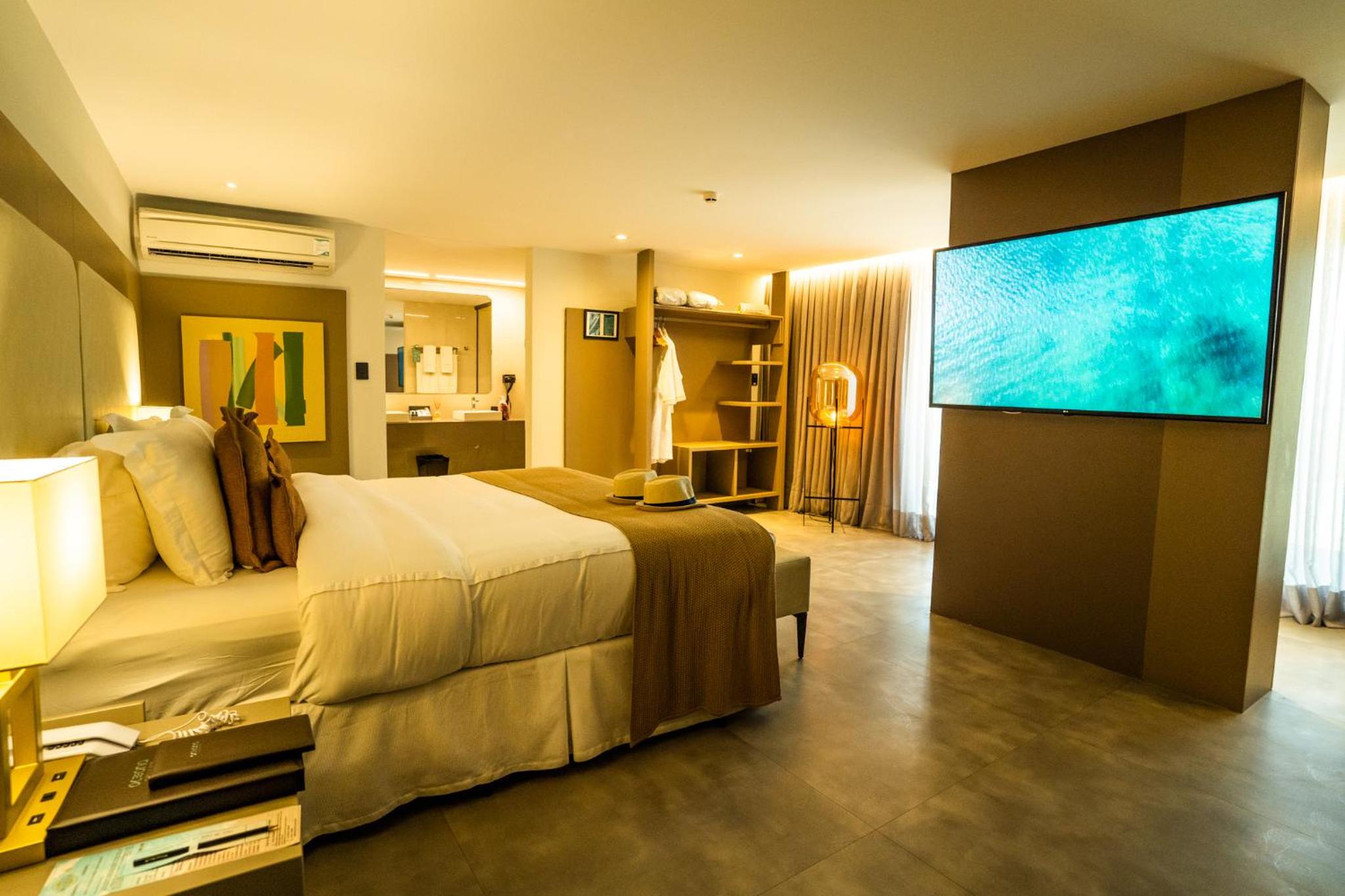 Premium Suite - Photo 1
