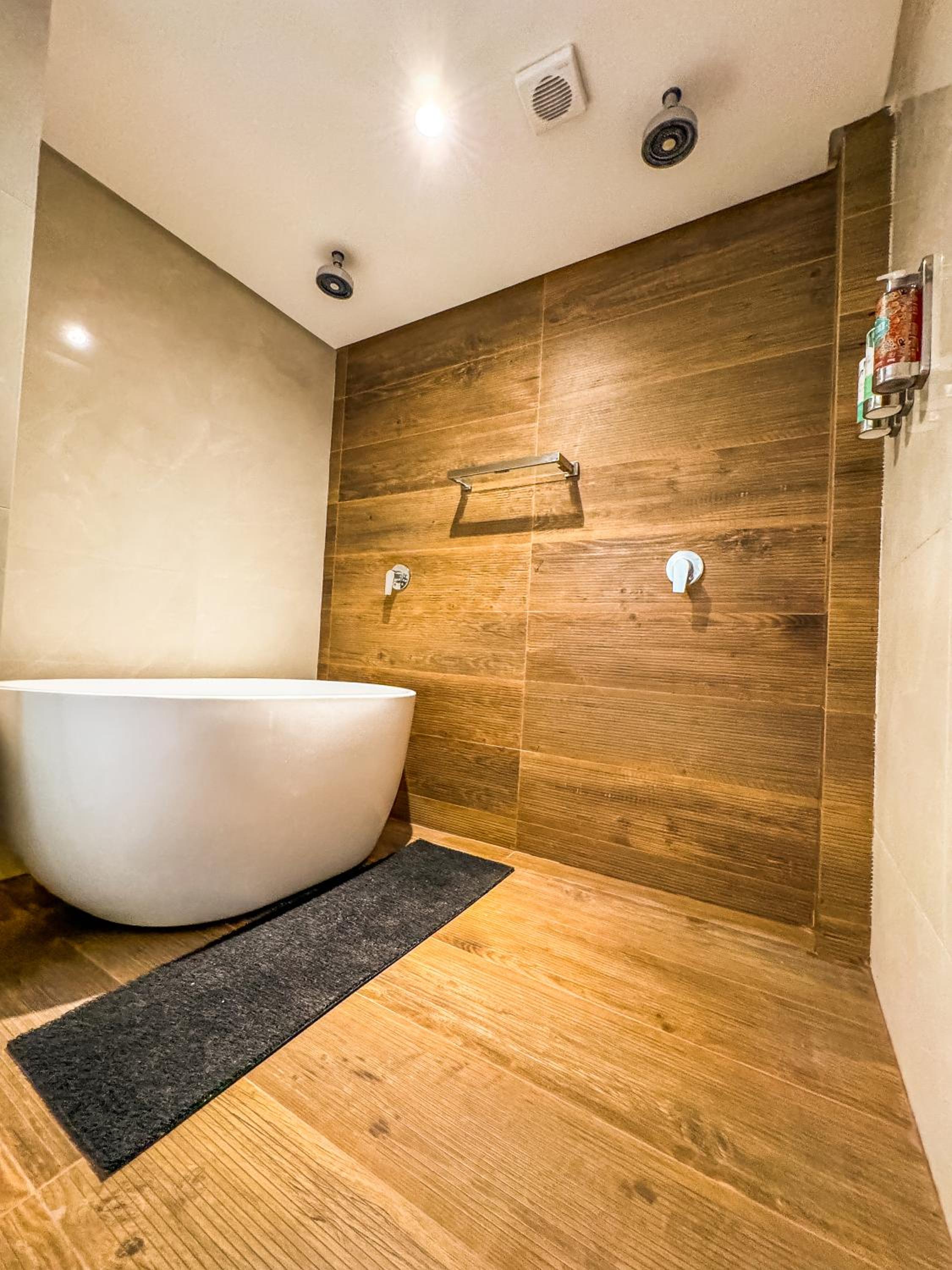 Premium Suite - Photo 3