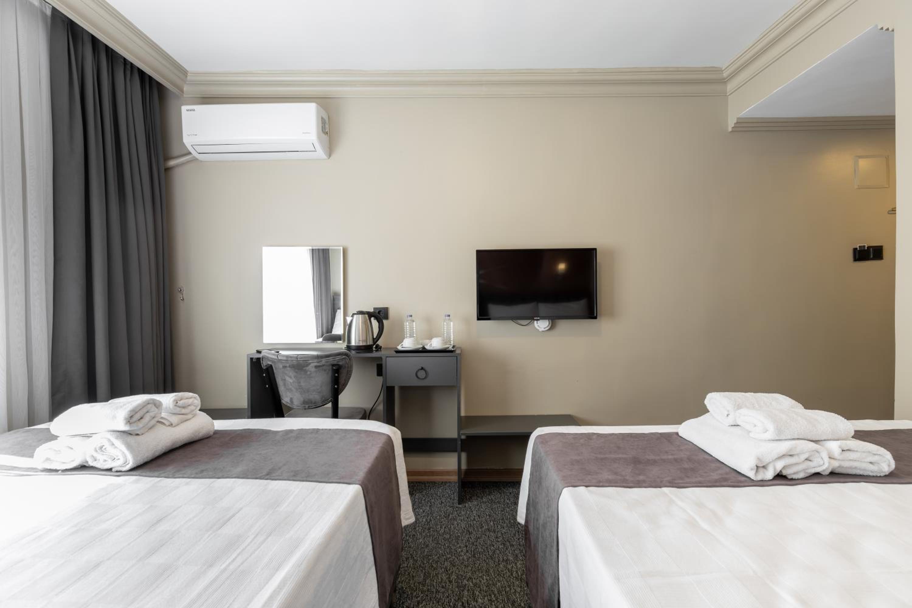 Economy Quadruple Room - Photo 1