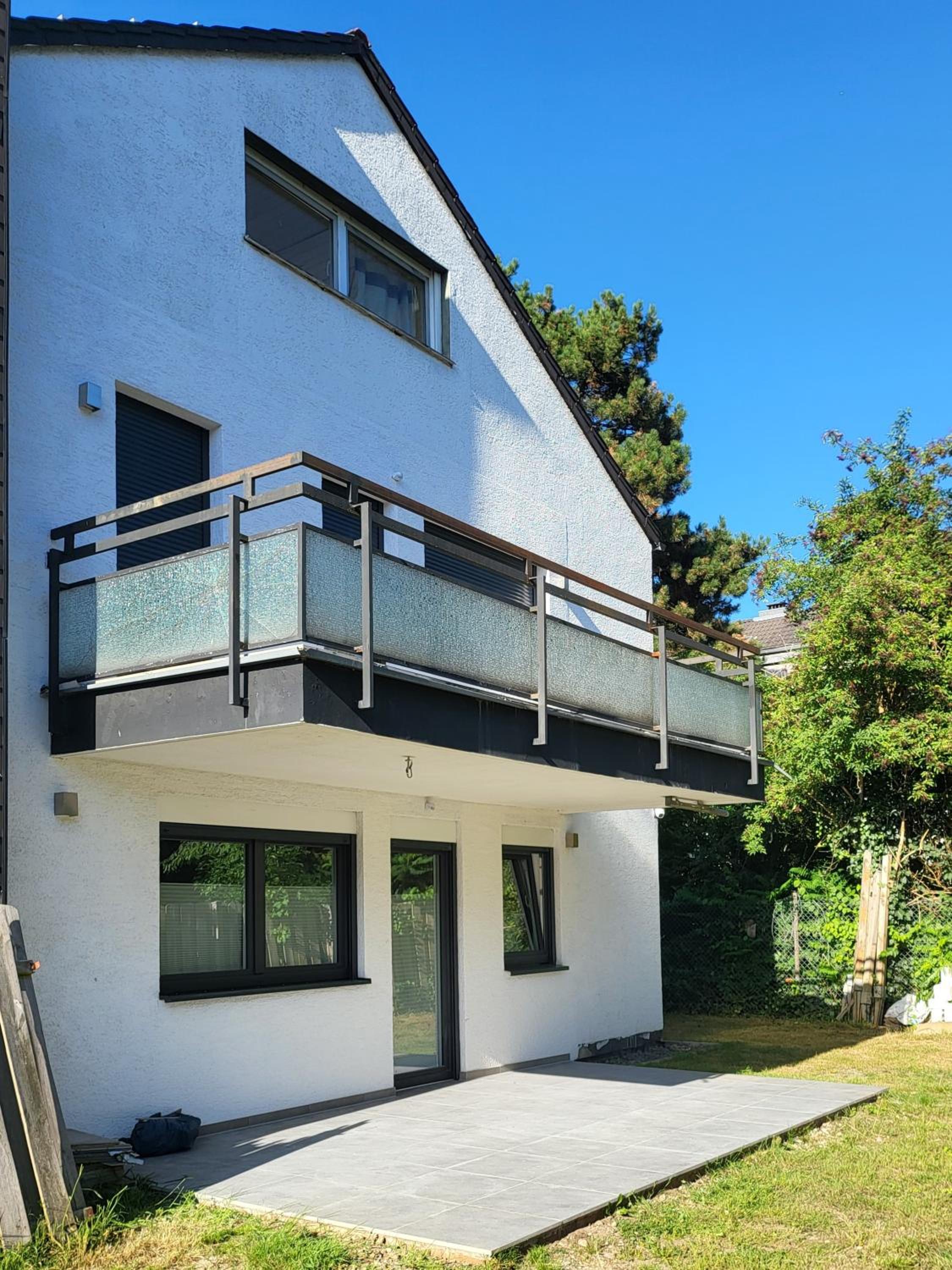 Apartment with Balcony photo 2