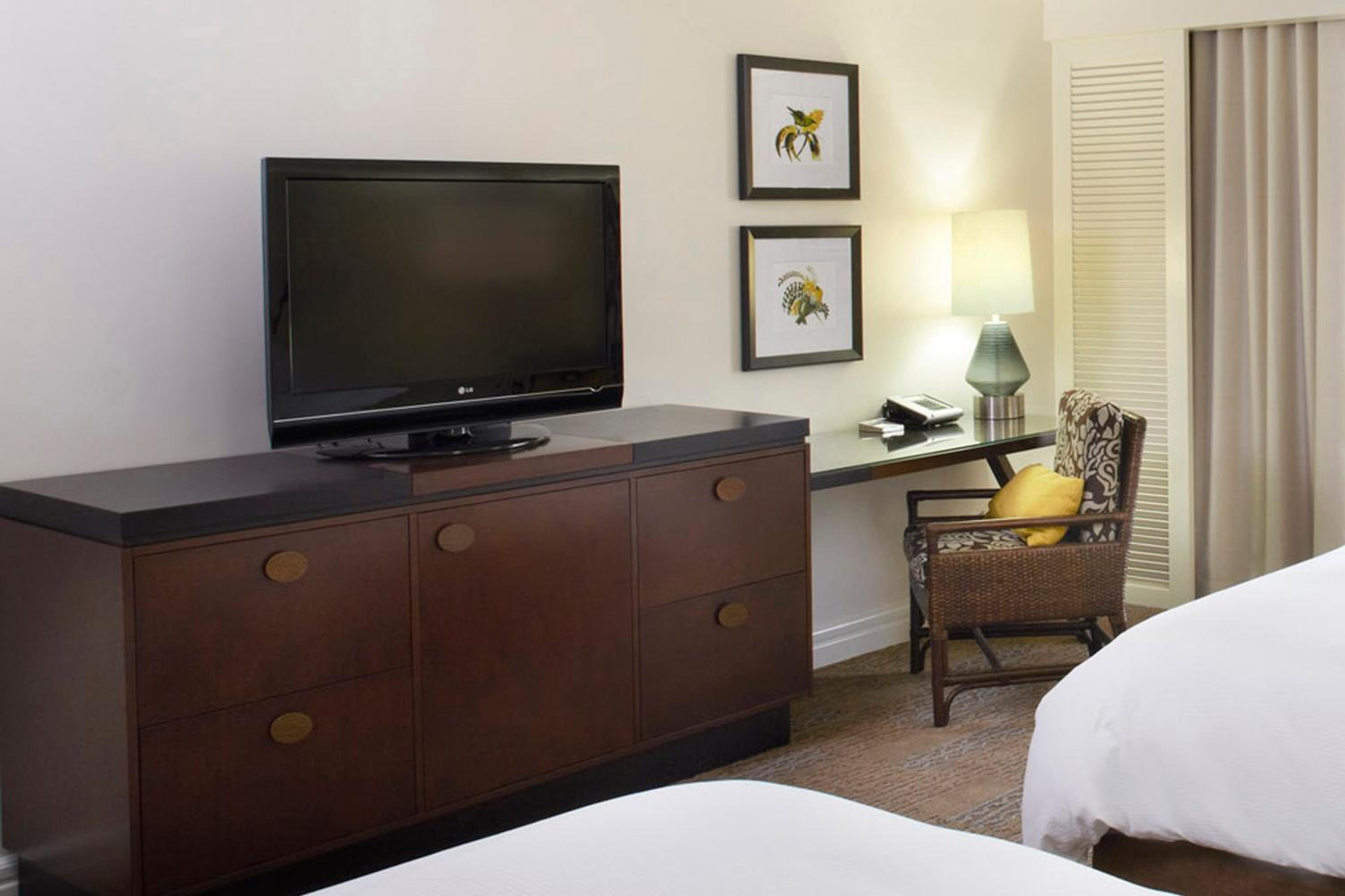 Ali'i Tower Partial Ocean View with Two Double Beds